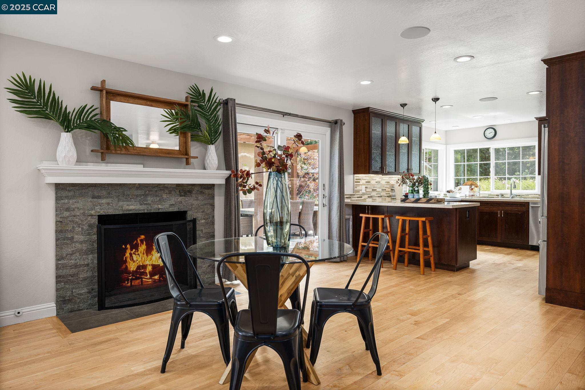 Detail Gallery Image 4 of 28 For 1092 Hillendale Ct, Walnut Creek,  CA 94596 - 4 Beds | 2/1 Baths