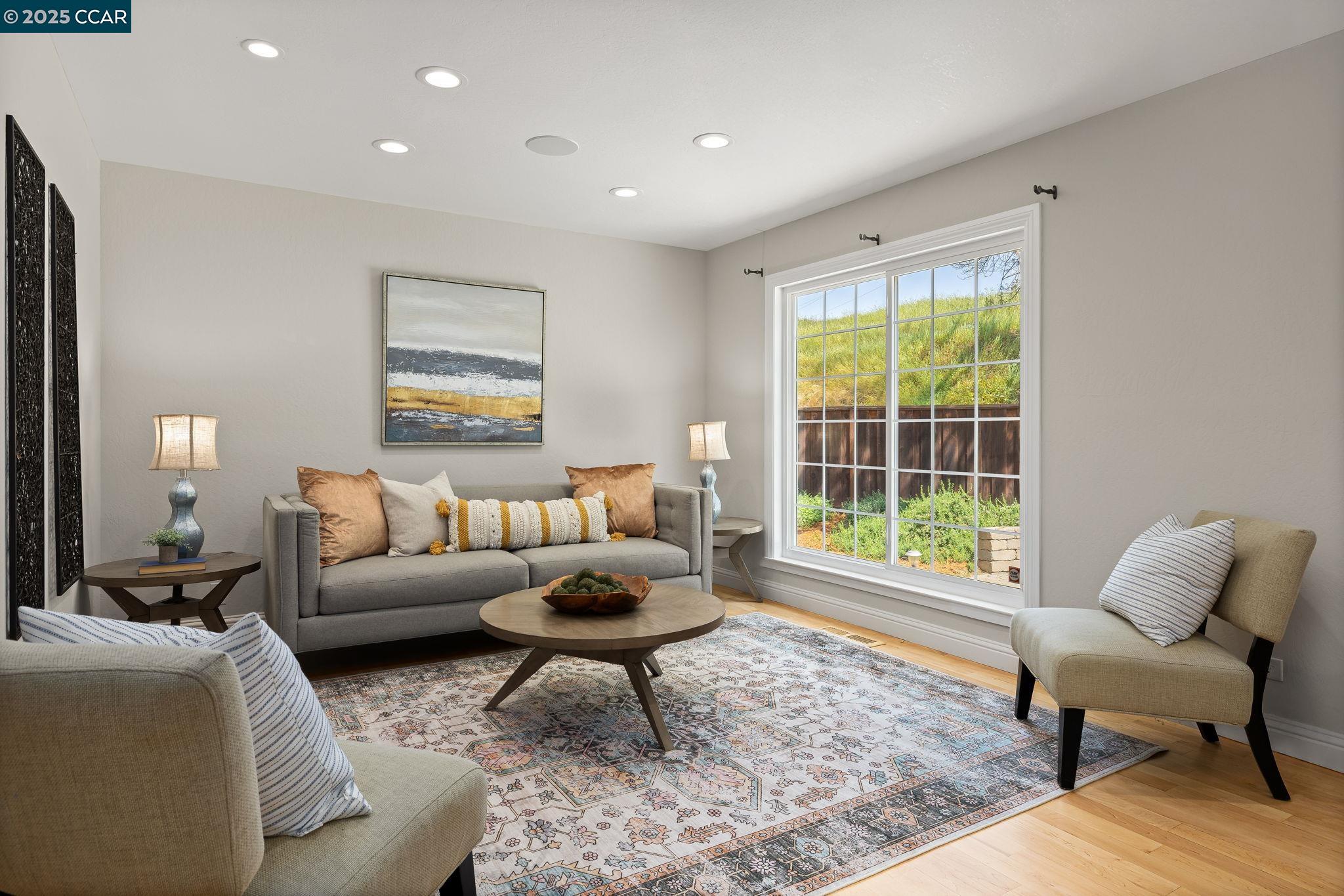 Detail Gallery Image 5 of 28 For 1092 Hillendale Ct, Walnut Creek,  CA 94596 - 4 Beds | 2/1 Baths