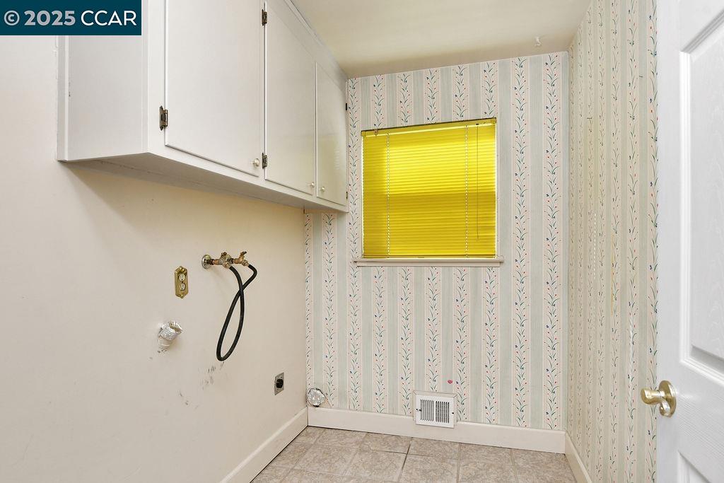 Detail Gallery Image 13 of 33 For 4449 Valle Vista, Pittsburg,  CA 94565 - 4 Beds | 2/1 Baths
