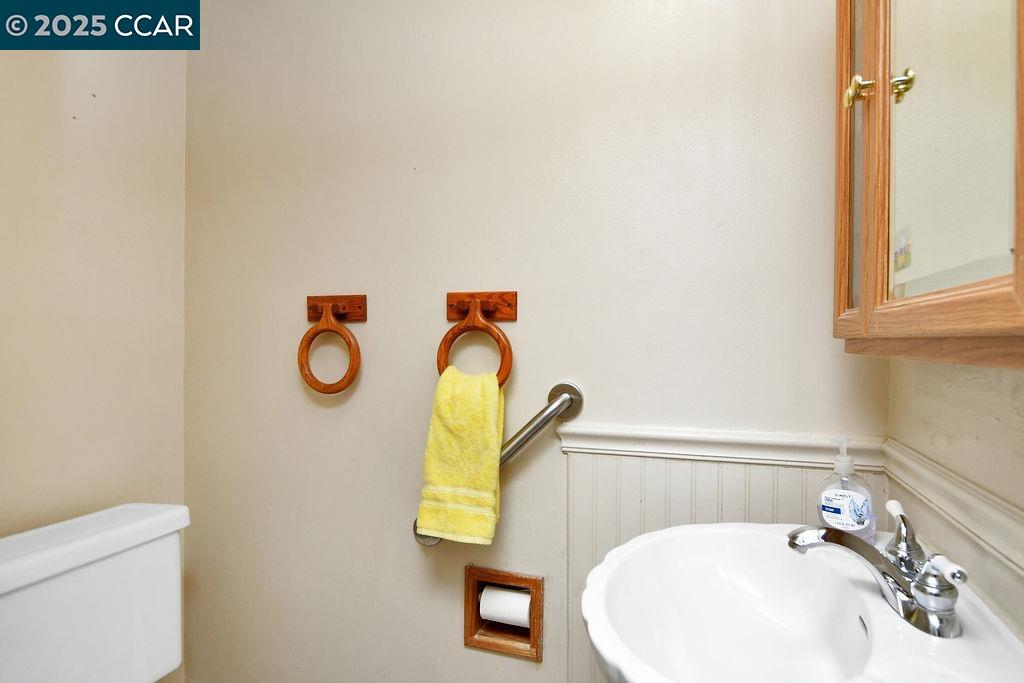 Detail Gallery Image 14 of 33 For 4449 Valle Vista, Pittsburg,  CA 94565 - 4 Beds | 2/1 Baths