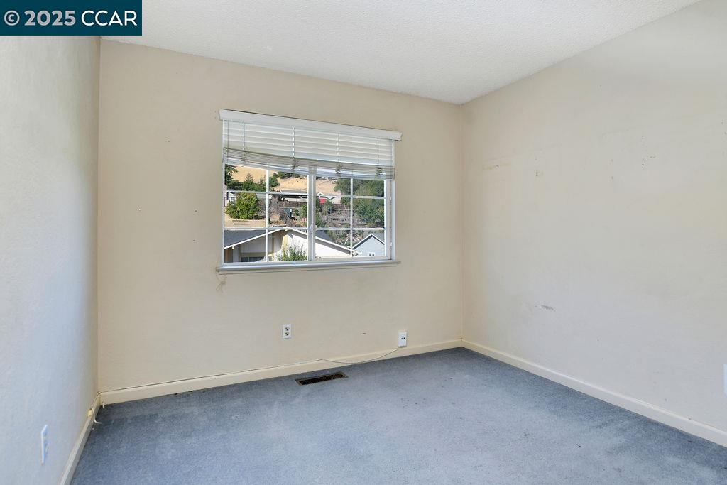 Detail Gallery Image 16 of 33 For 4449 Valle Vista, Pittsburg,  CA 94565 - 4 Beds | 2/1 Baths