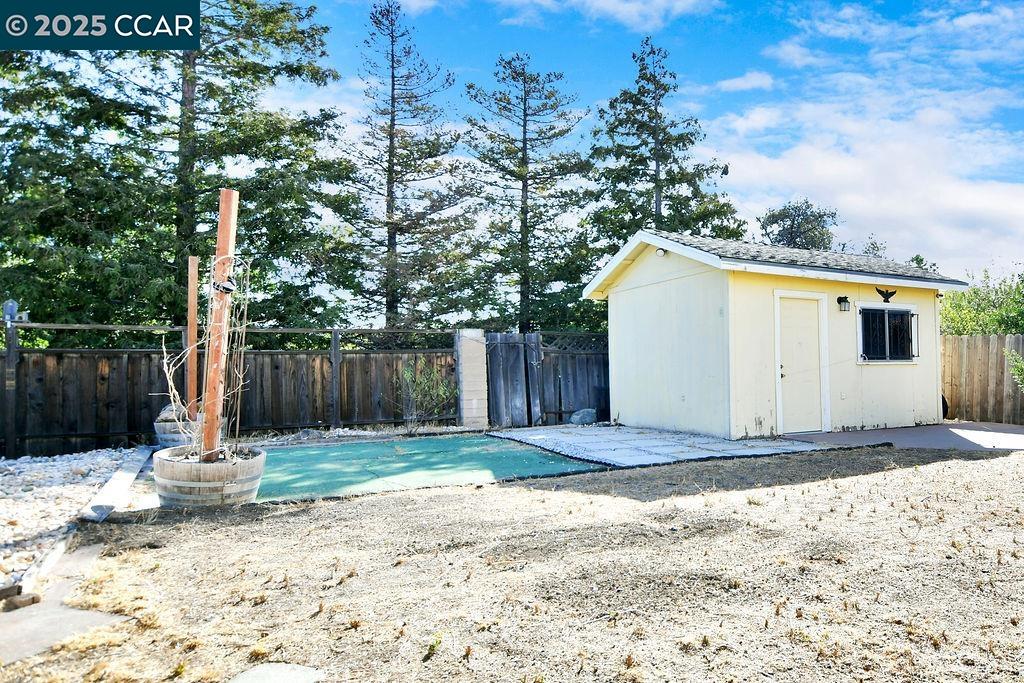 Detail Gallery Image 27 of 33 For 4449 Valle Vista, Pittsburg,  CA 94565 - 4 Beds | 2/1 Baths