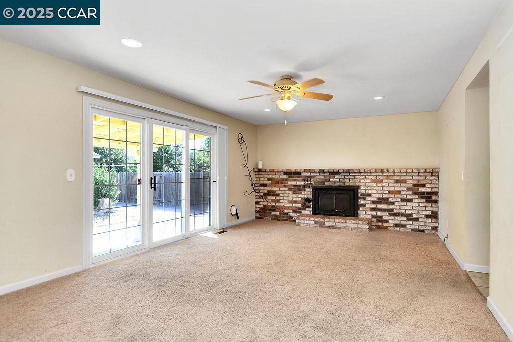 Detail Gallery Image 8 of 33 For 4449 Valle Vista, Pittsburg,  CA 94565 - 4 Beds | 2/1 Baths