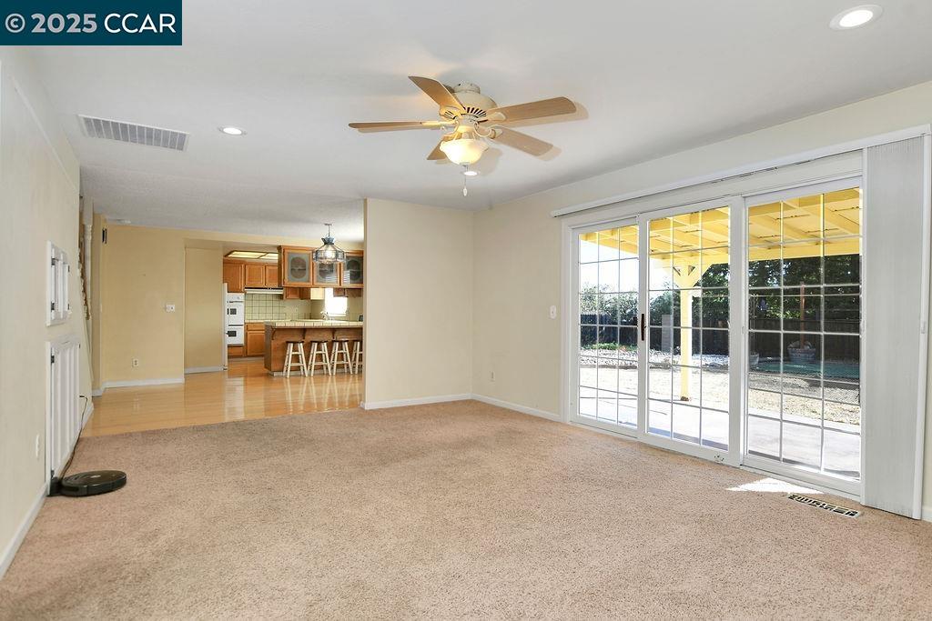 Detail Gallery Image 9 of 33 For 4449 Valle Vista, Pittsburg,  CA 94565 - 4 Beds | 2/1 Baths