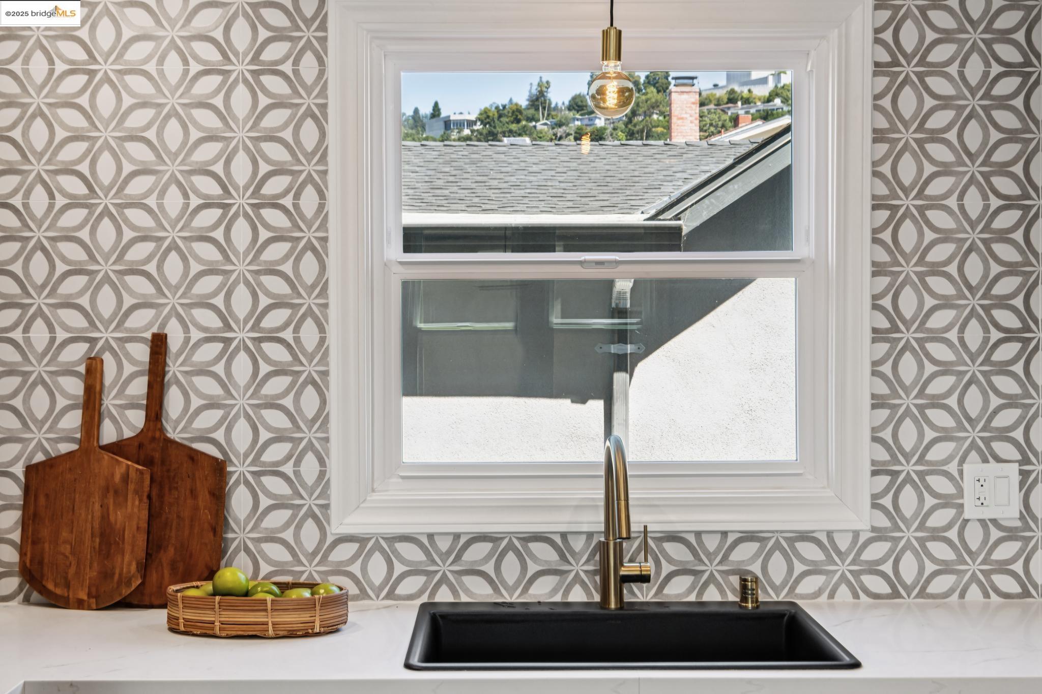 Detail Gallery Image 17 of 60 For 4015 Rhoda Ave, Oakland,  CA 94602 - 4 Beds | 3 Baths