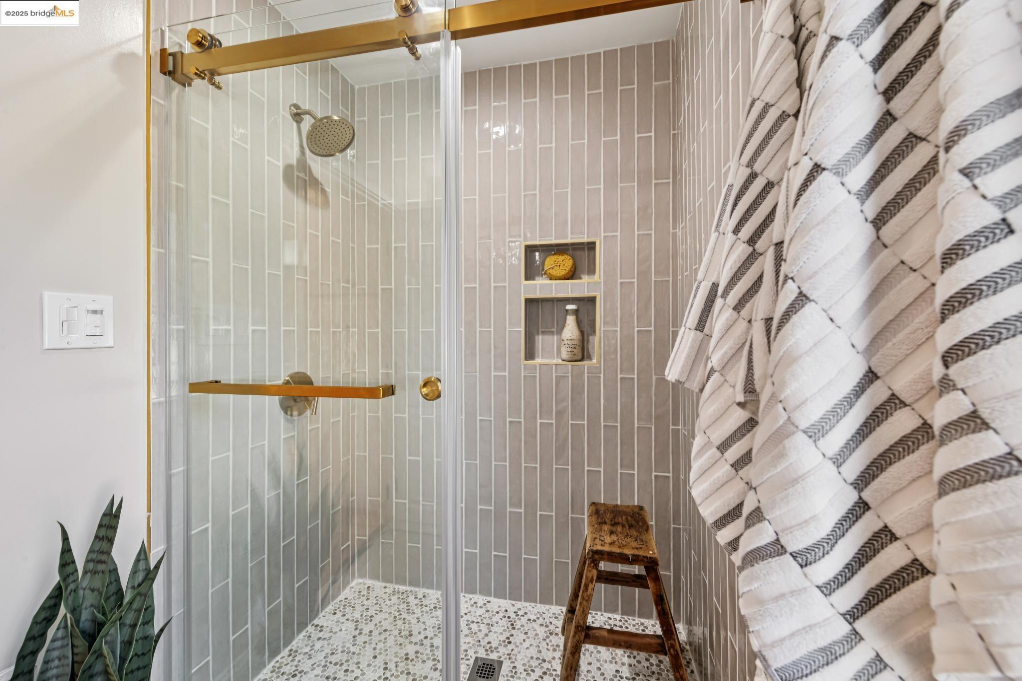 Detail Gallery Image 27 of 60 For 4015 Rhoda Ave, Oakland,  CA 94602 - 4 Beds | 3 Baths