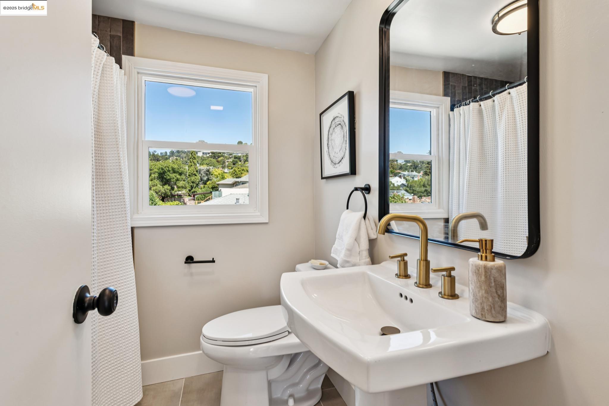 Detail Gallery Image 37 of 60 For 4015 Rhoda Ave, Oakland,  CA 94602 - 4 Beds | 3 Baths