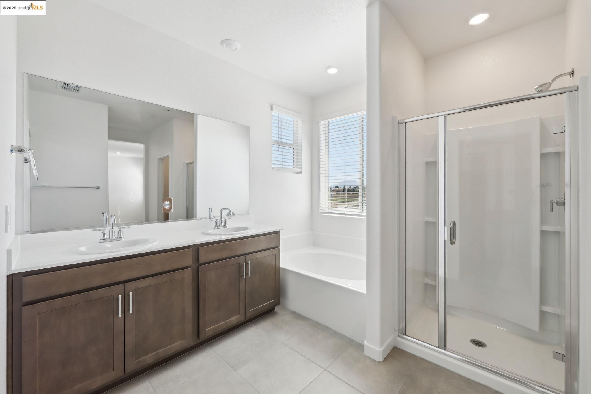 Detail Gallery Image 5 of 6 For 671 Channel Cir, Oakley,  CA 94561 - 4 Beds | 3 Baths