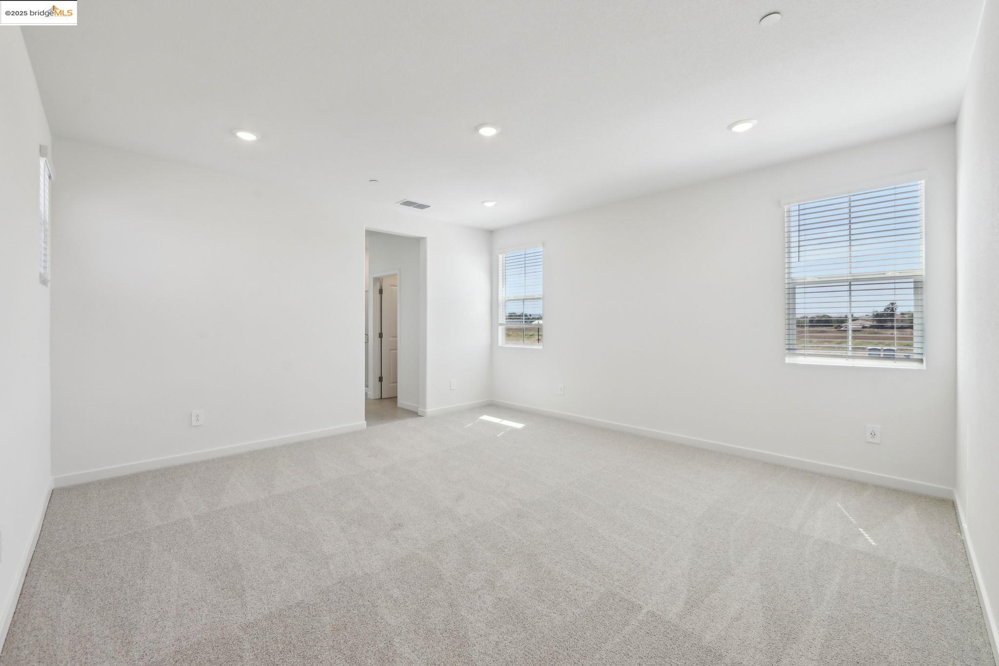 Detail Gallery Image 6 of 6 For 671 Channel Cir, Oakley,  CA 94561 - 4 Beds | 3 Baths