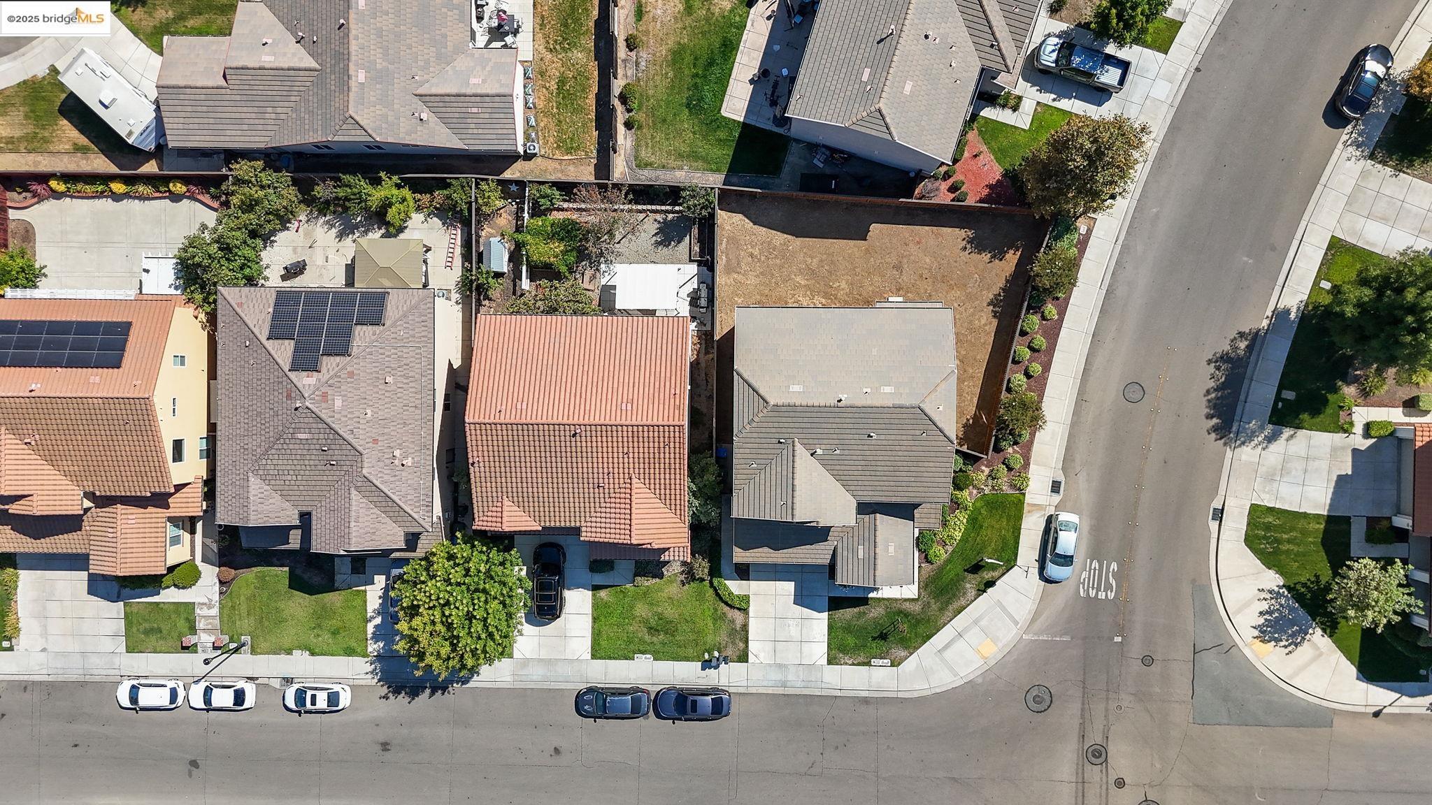Detail Gallery Image 14 of 38 For 227 Hibiscus Way, Oakley,  CA 94561 - 4 Beds | 3 Baths