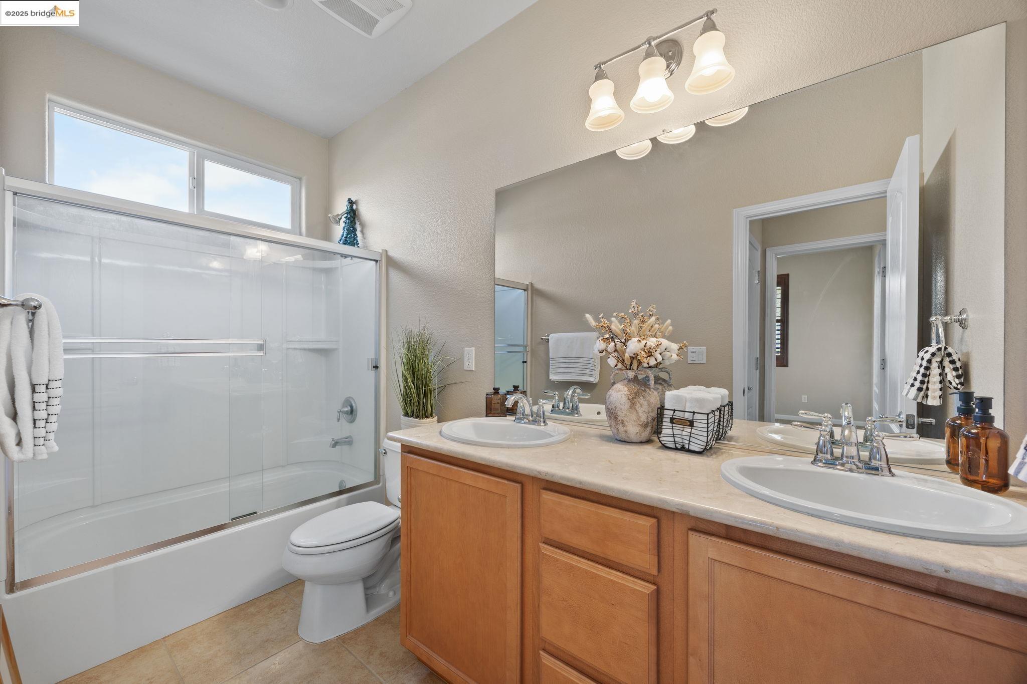 Detail Gallery Image 27 of 38 For 227 Hibiscus Way, Oakley,  CA 94561 - 4 Beds | 3 Baths