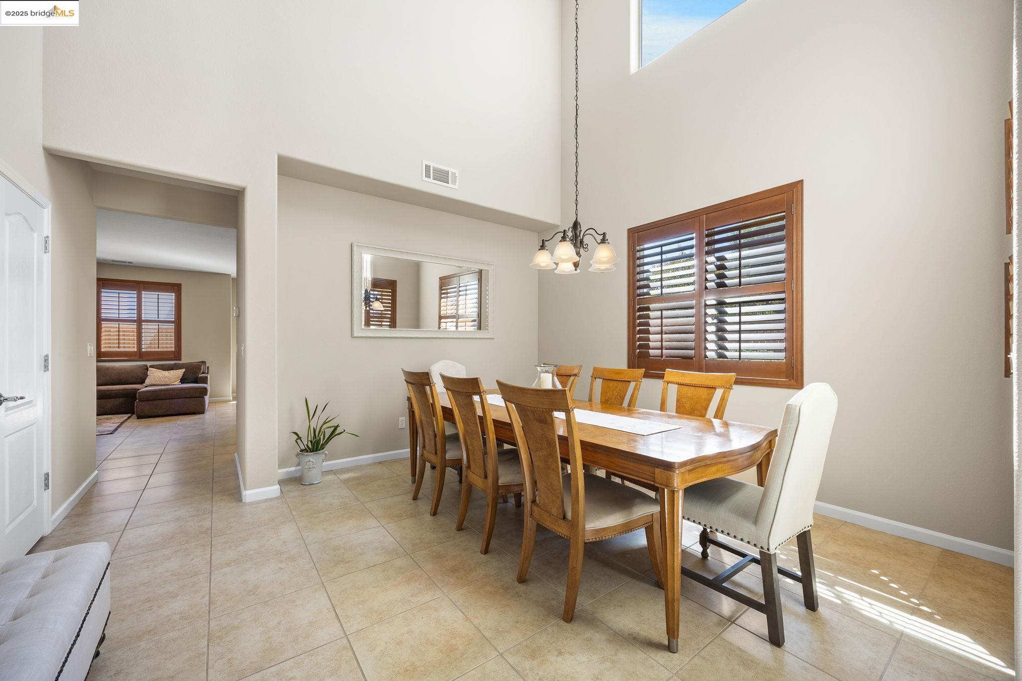 Detail Gallery Image 4 of 38 For 227 Hibiscus Way, Oakley,  CA 94561 - 4 Beds | 3 Baths