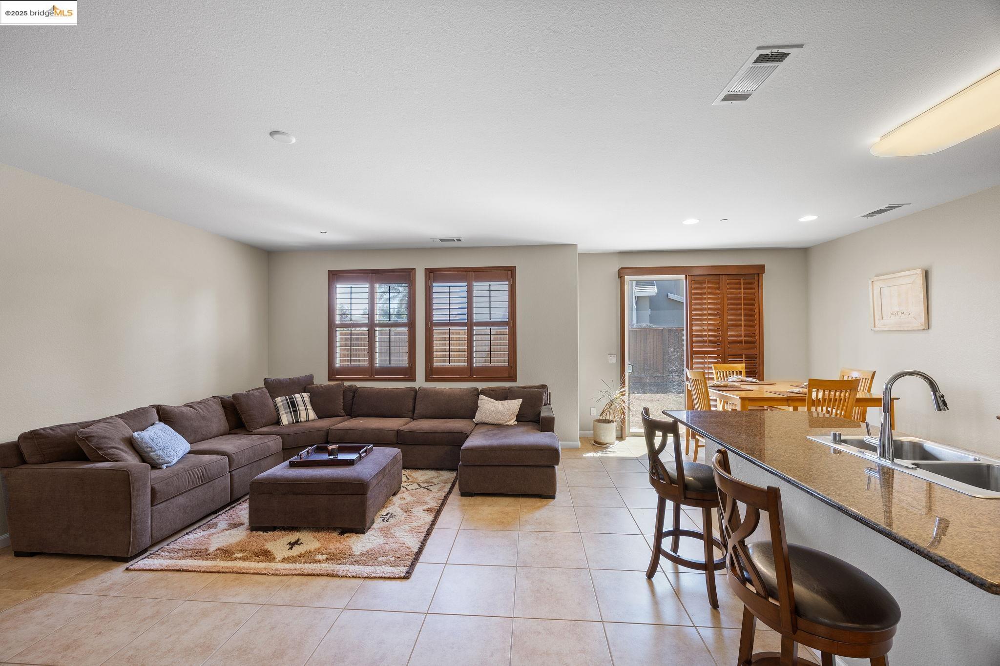 Detail Gallery Image 32 of 38 For 227 Hibiscus Way, Oakley,  CA 94561 - 4 Beds | 3 Baths