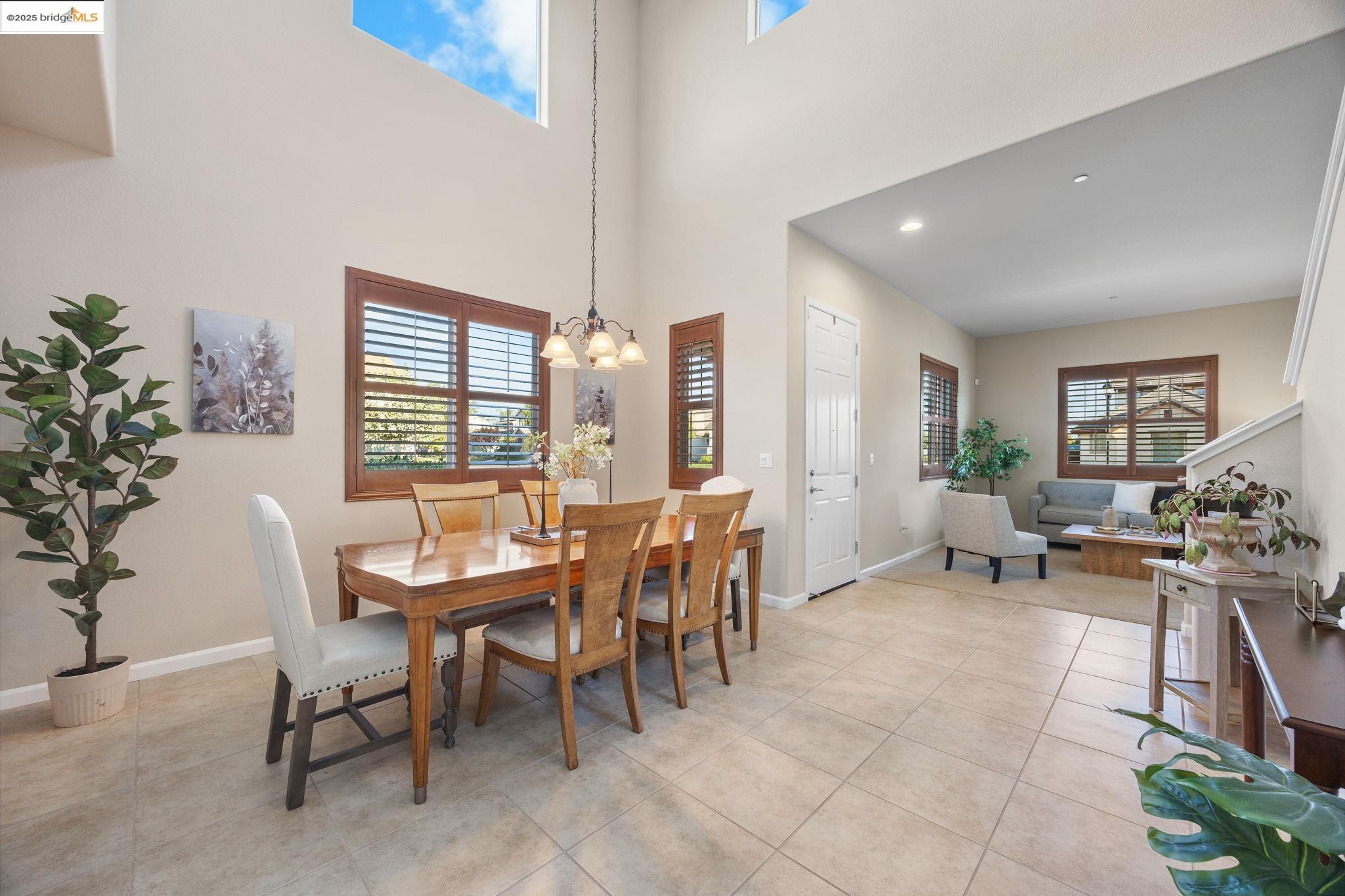 Detail Gallery Image 5 of 38 For 227 Hibiscus Way, Oakley,  CA 94561 - 4 Beds | 3 Baths