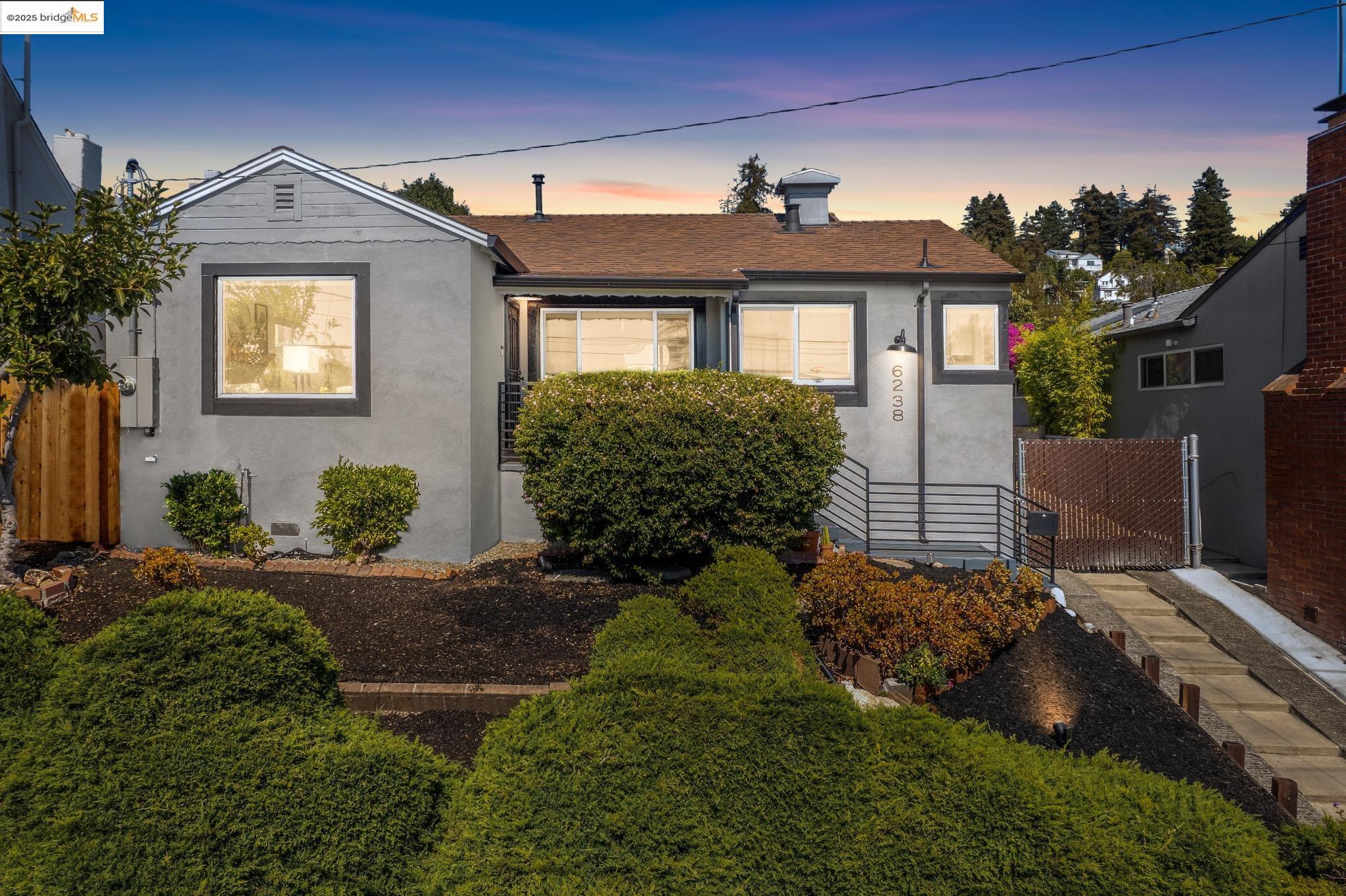 Detail Gallery Image 2 of 47 For 6238 Majestic Ave, Oakland,  CA 94605 - 2 Beds | 1 Baths