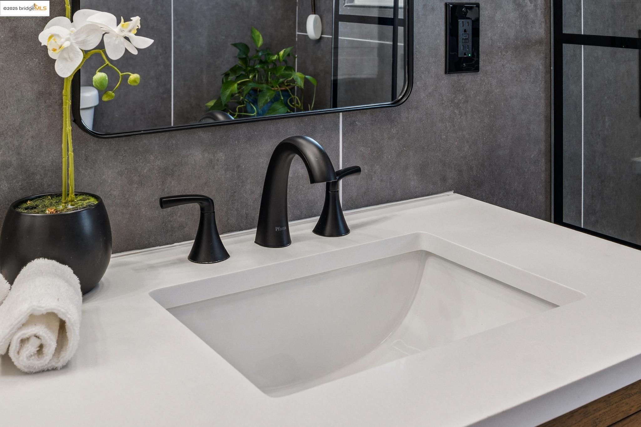 Detail Gallery Image 27 of 47 For 6238 Majestic Ave, Oakland,  CA 94605 - 2 Beds | 1 Baths