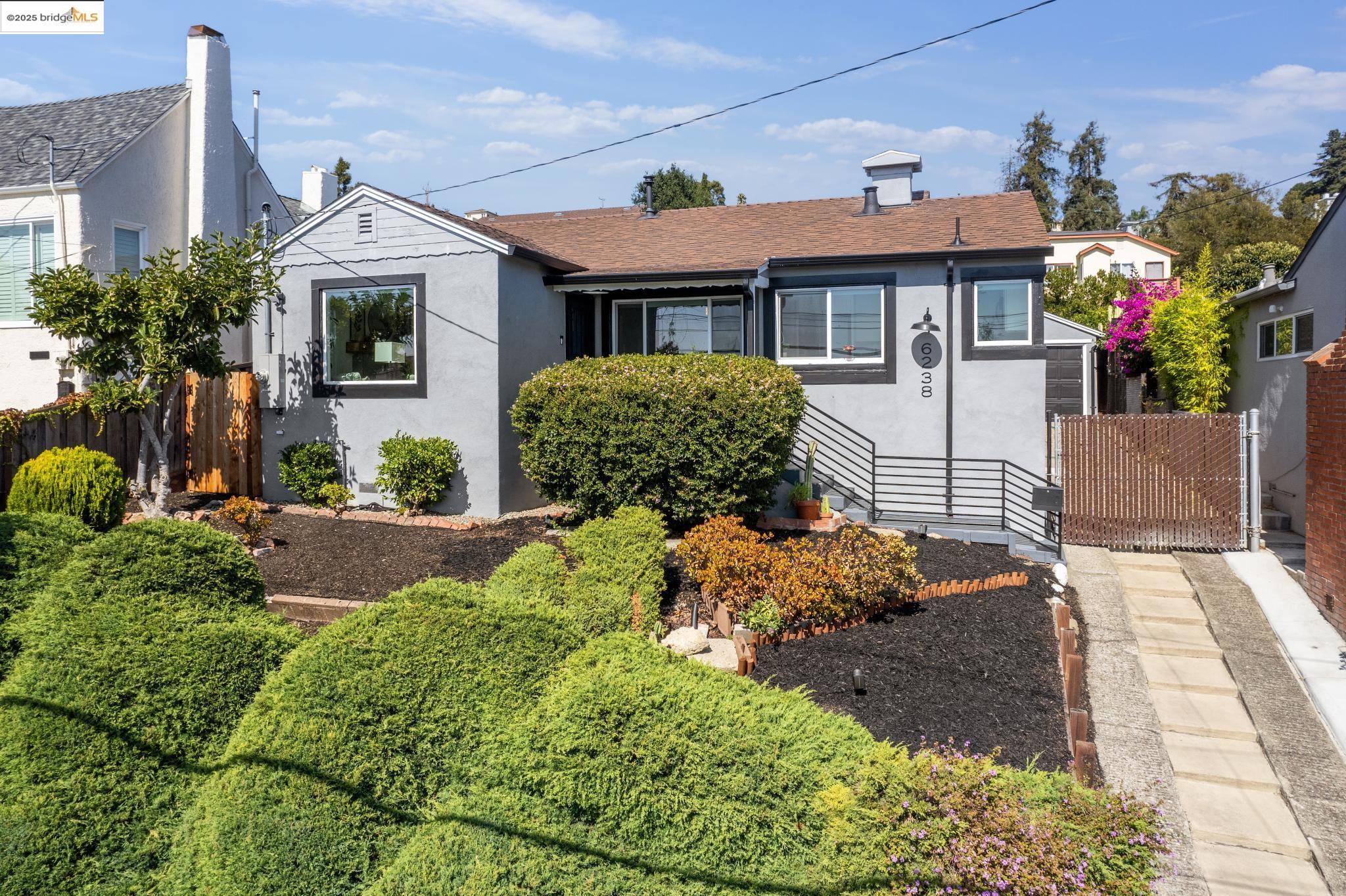 Detail Gallery Image 4 of 47 For 6238 Majestic Ave, Oakland,  CA 94605 - 2 Beds | 1 Baths