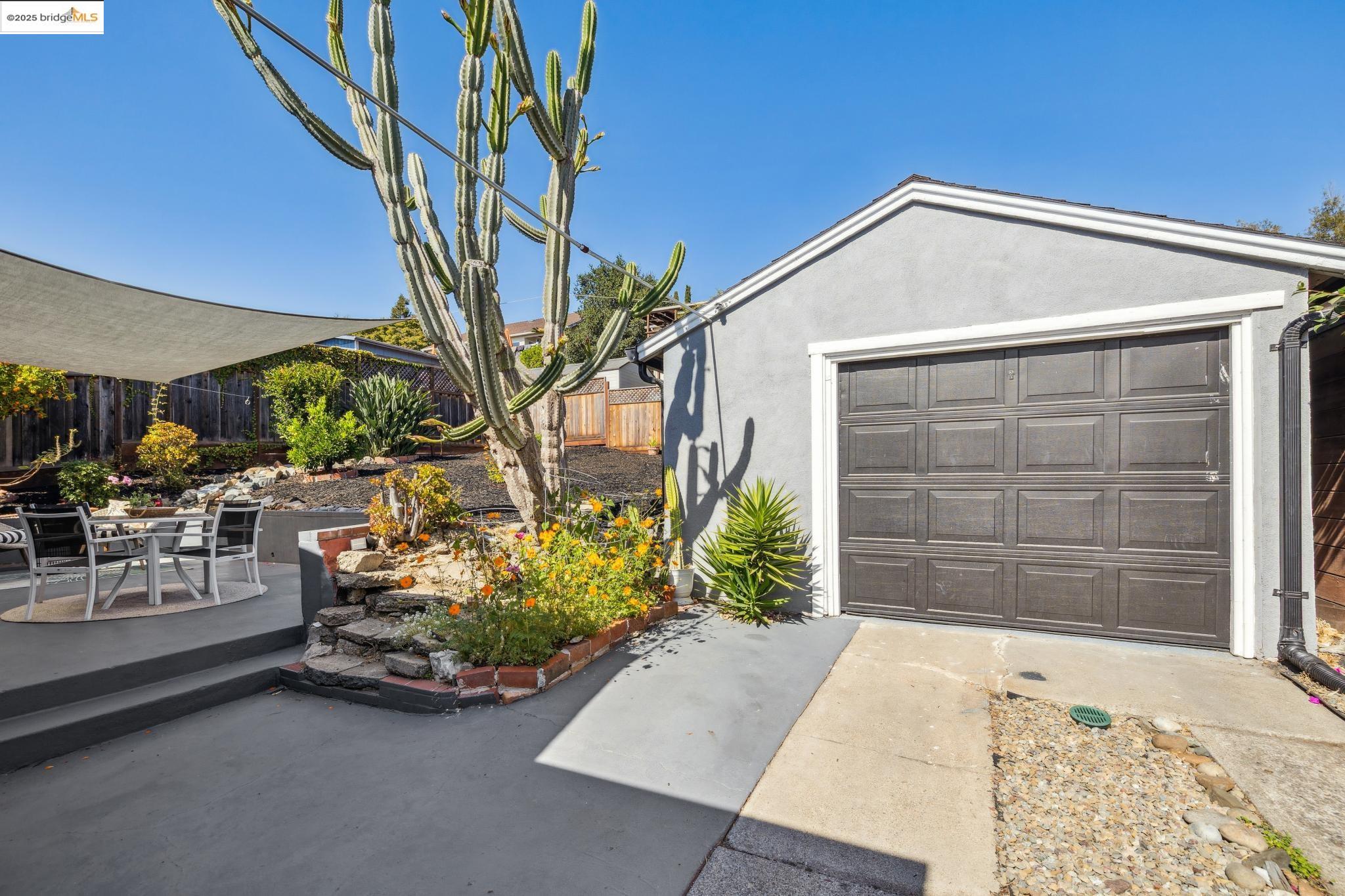 Detail Gallery Image 30 of 47 For 6238 Majestic Ave, Oakland,  CA 94605 - 2 Beds | 1 Baths