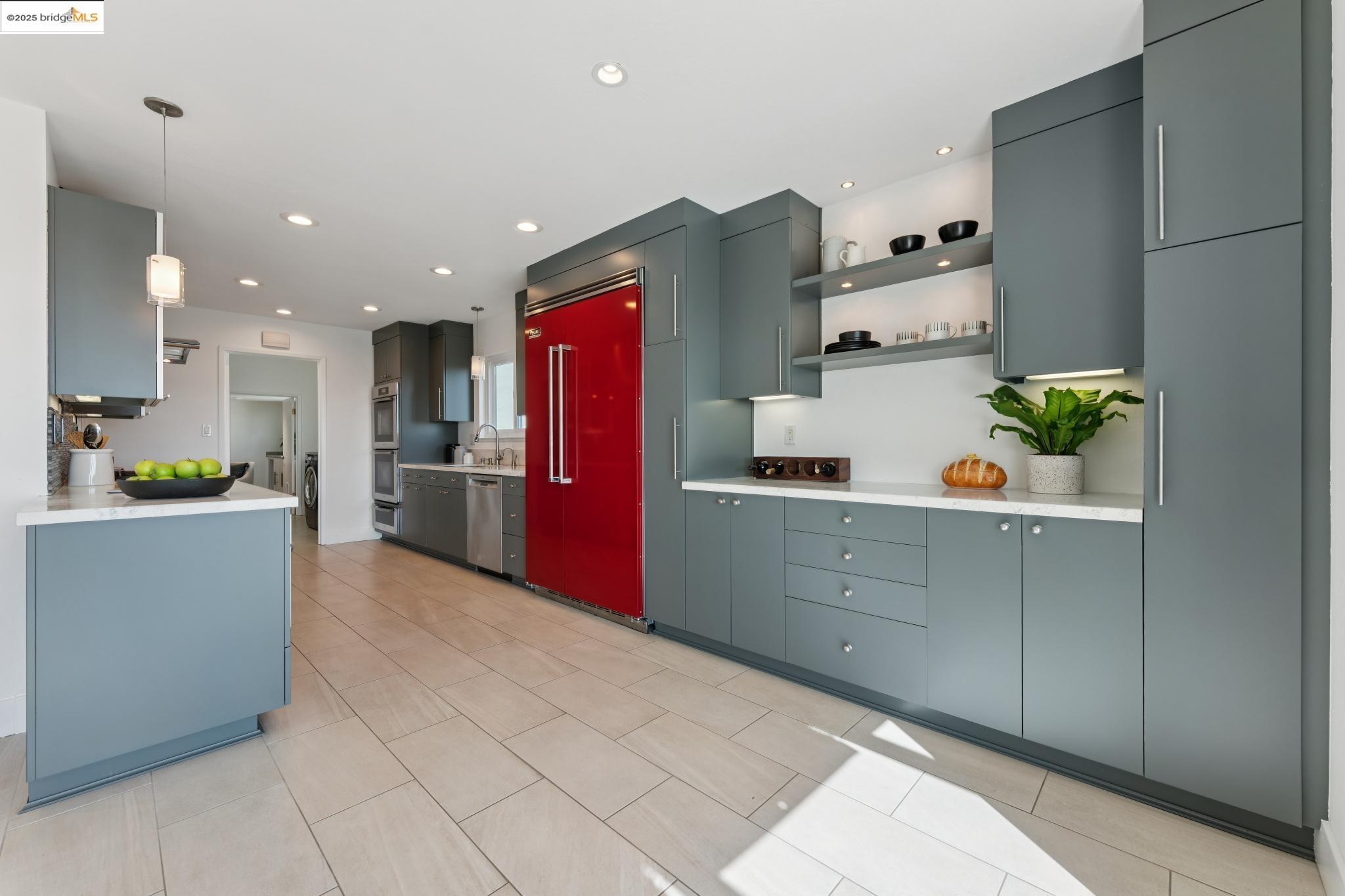 Detail Gallery Image 12 of 58 For 5958 Colton Blvd., Oakland,  CA 94611 - 3 Beds | 2/1 Baths