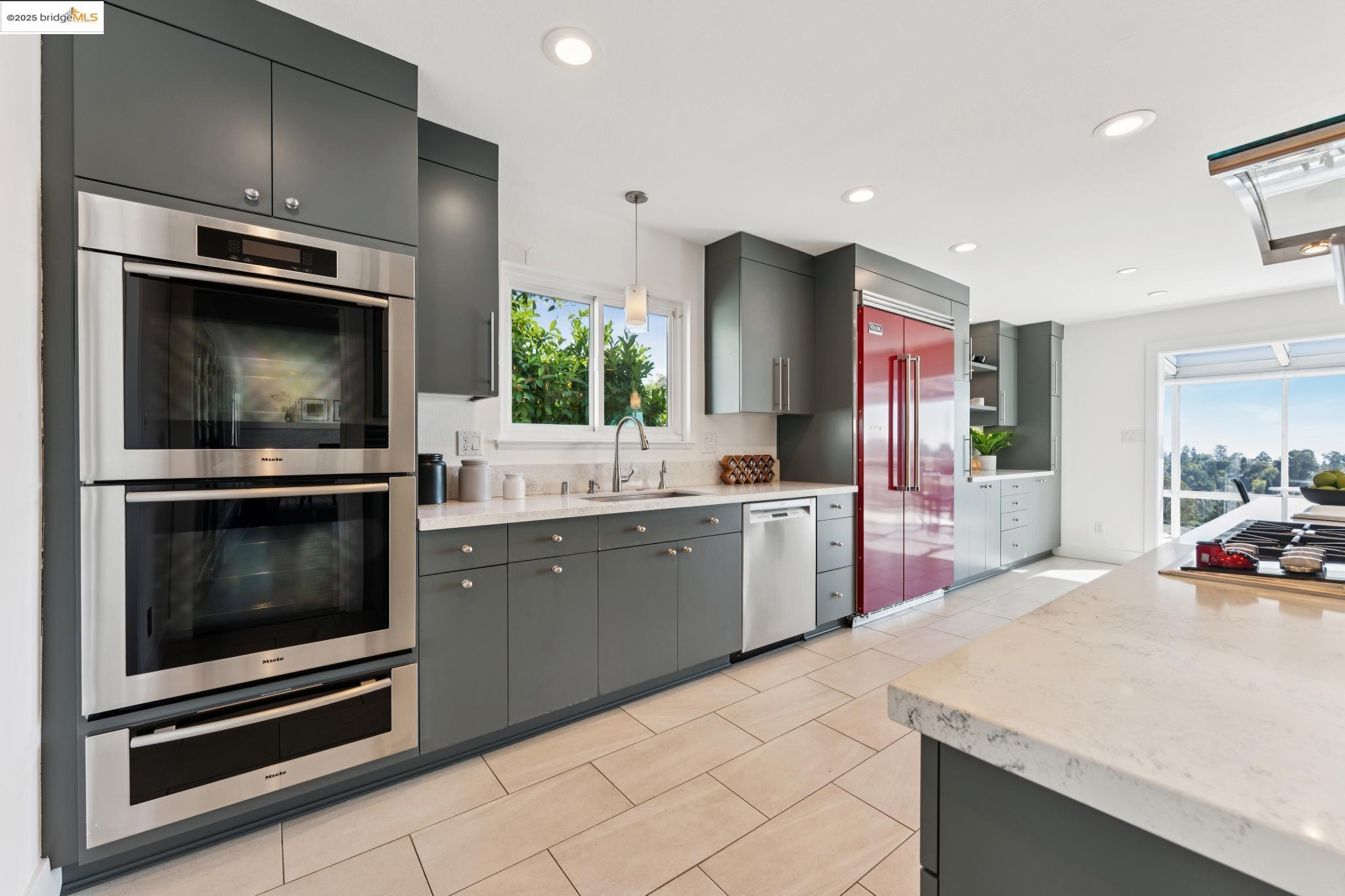 Detail Gallery Image 13 of 58 For 5958 Colton Blvd., Oakland,  CA 94611 - 3 Beds | 2/1 Baths