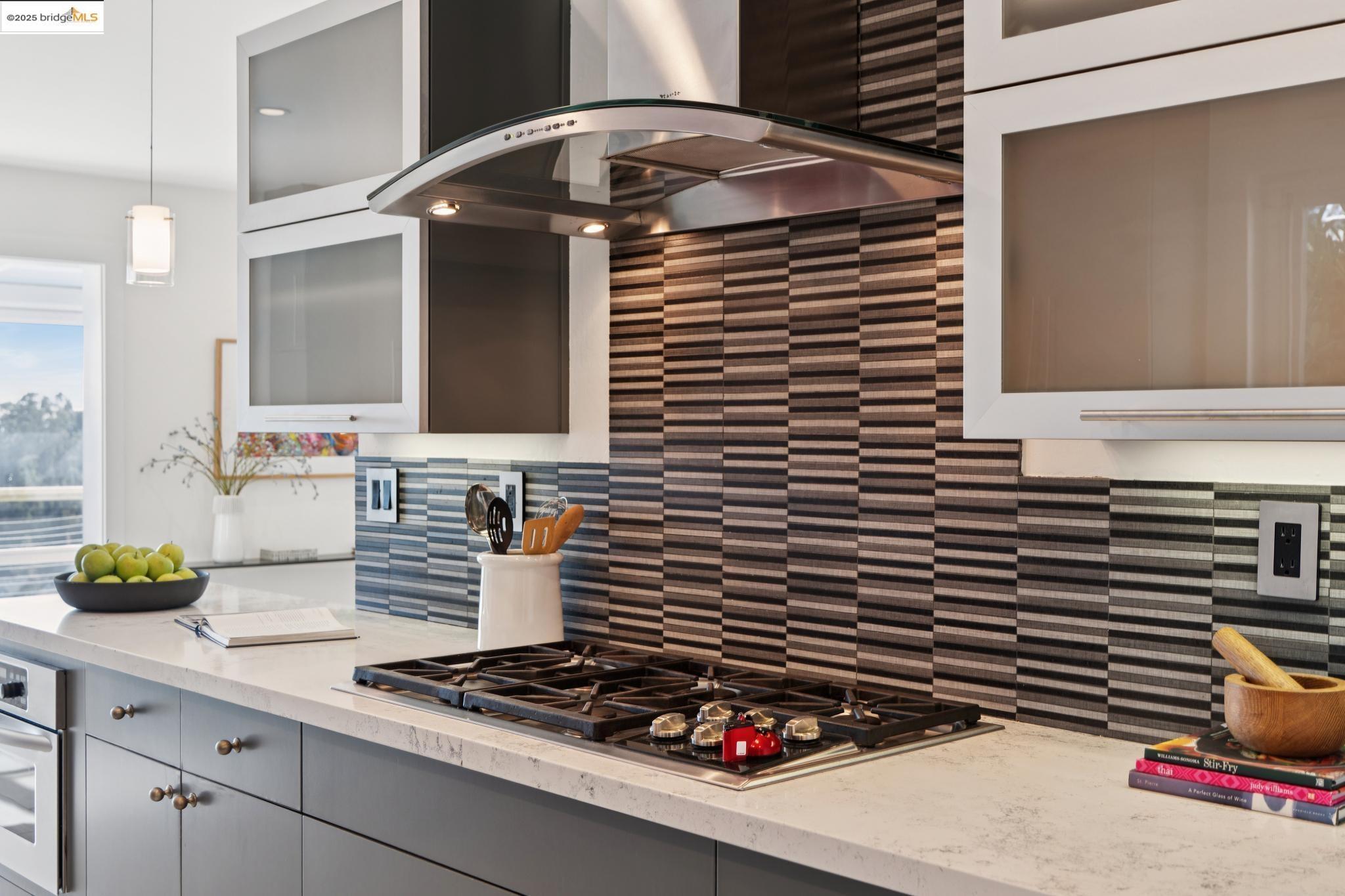 Detail Gallery Image 14 of 58 For 5958 Colton Blvd., Oakland,  CA 94611 - 3 Beds | 2/1 Baths
