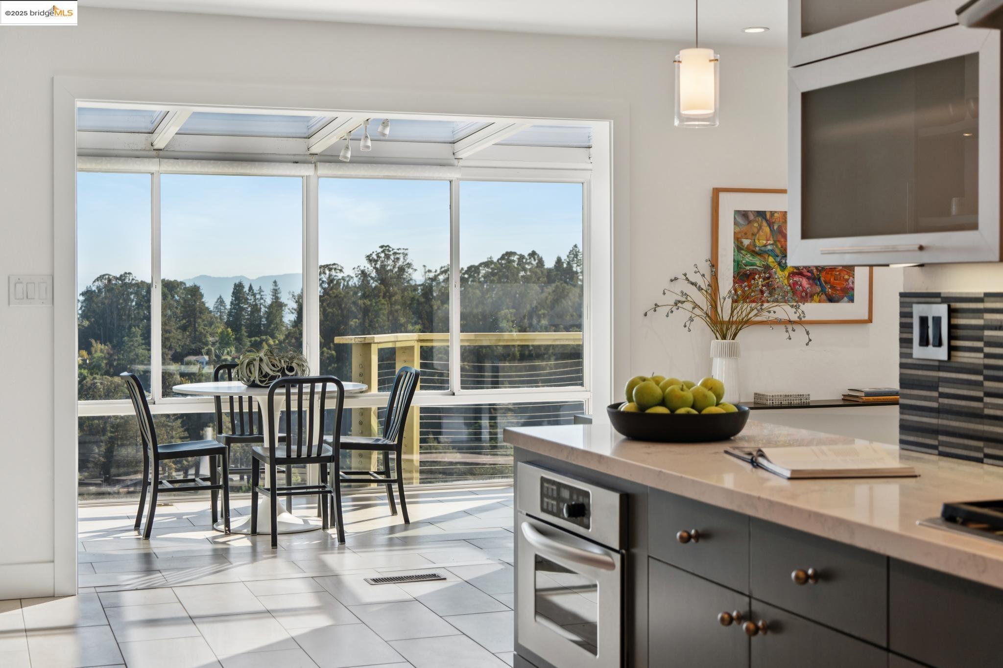 Detail Gallery Image 15 of 58 For 5958 Colton Blvd., Oakland,  CA 94611 - 3 Beds | 2/1 Baths
