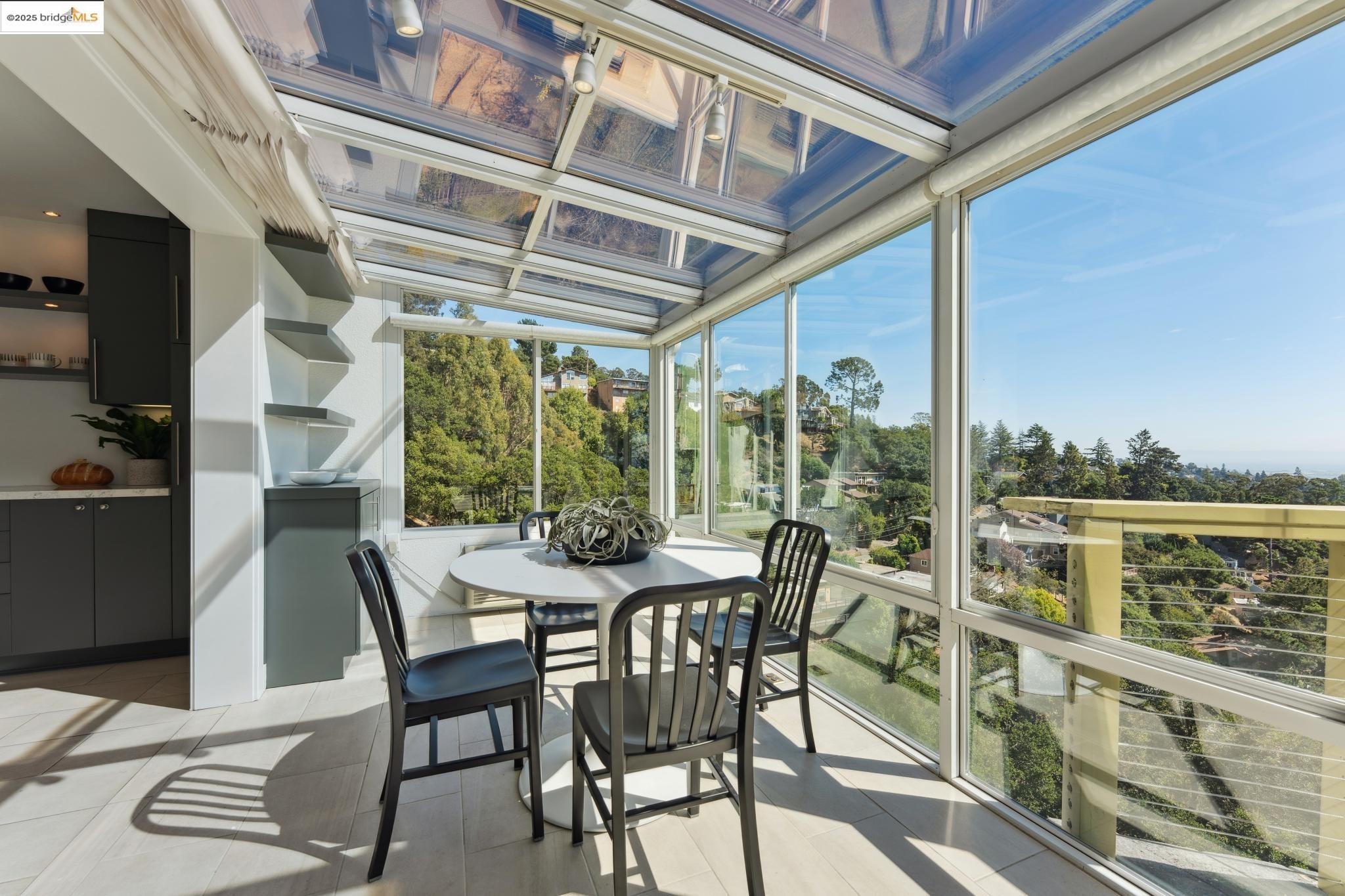 Detail Gallery Image 16 of 58 For 5958 Colton Blvd., Oakland,  CA 94611 - 3 Beds | 2/1 Baths