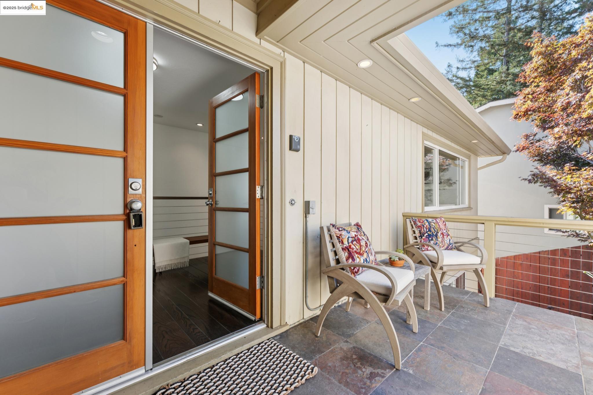 Detail Gallery Image 3 of 58 For 5958 Colton Blvd., Oakland,  CA 94611 - 3 Beds | 2/1 Baths
