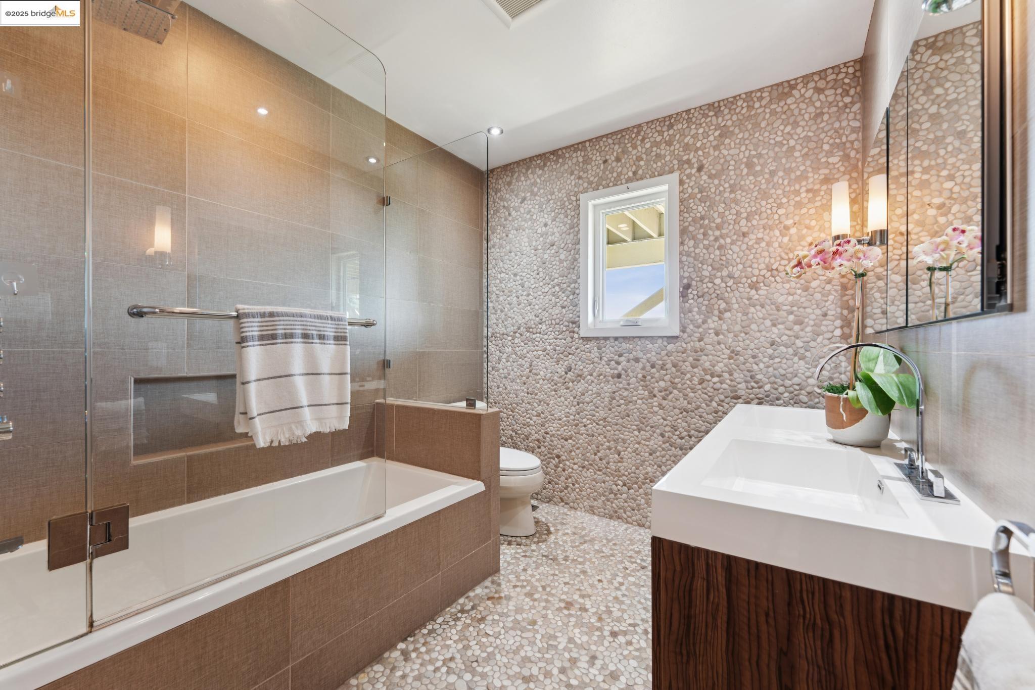 Detail Gallery Image 29 of 58 For 5958 Colton Blvd., Oakland,  CA 94611 - 3 Beds | 2/1 Baths