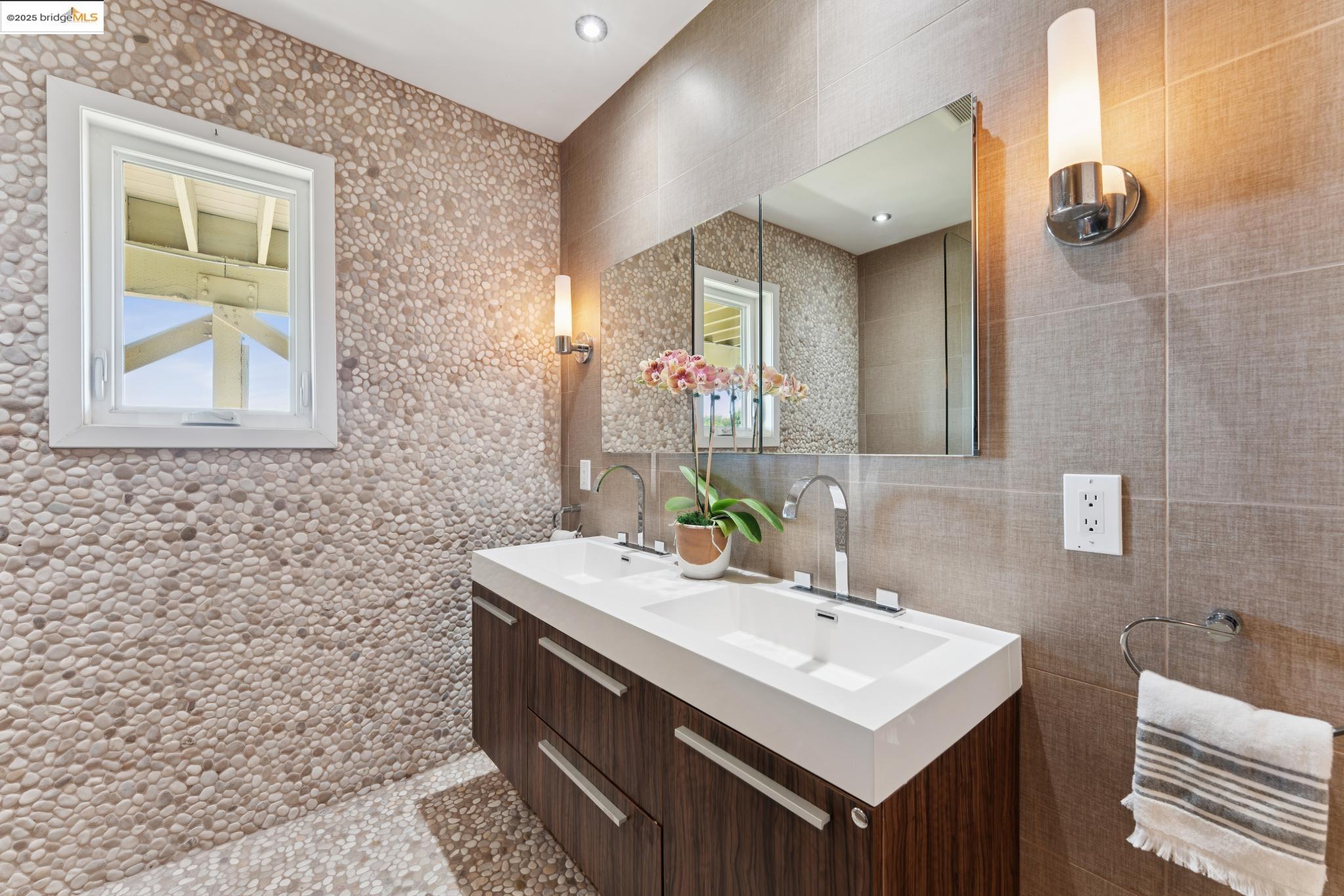 Detail Gallery Image 30 of 58 For 5958 Colton Blvd., Oakland,  CA 94611 - 3 Beds | 2/1 Baths