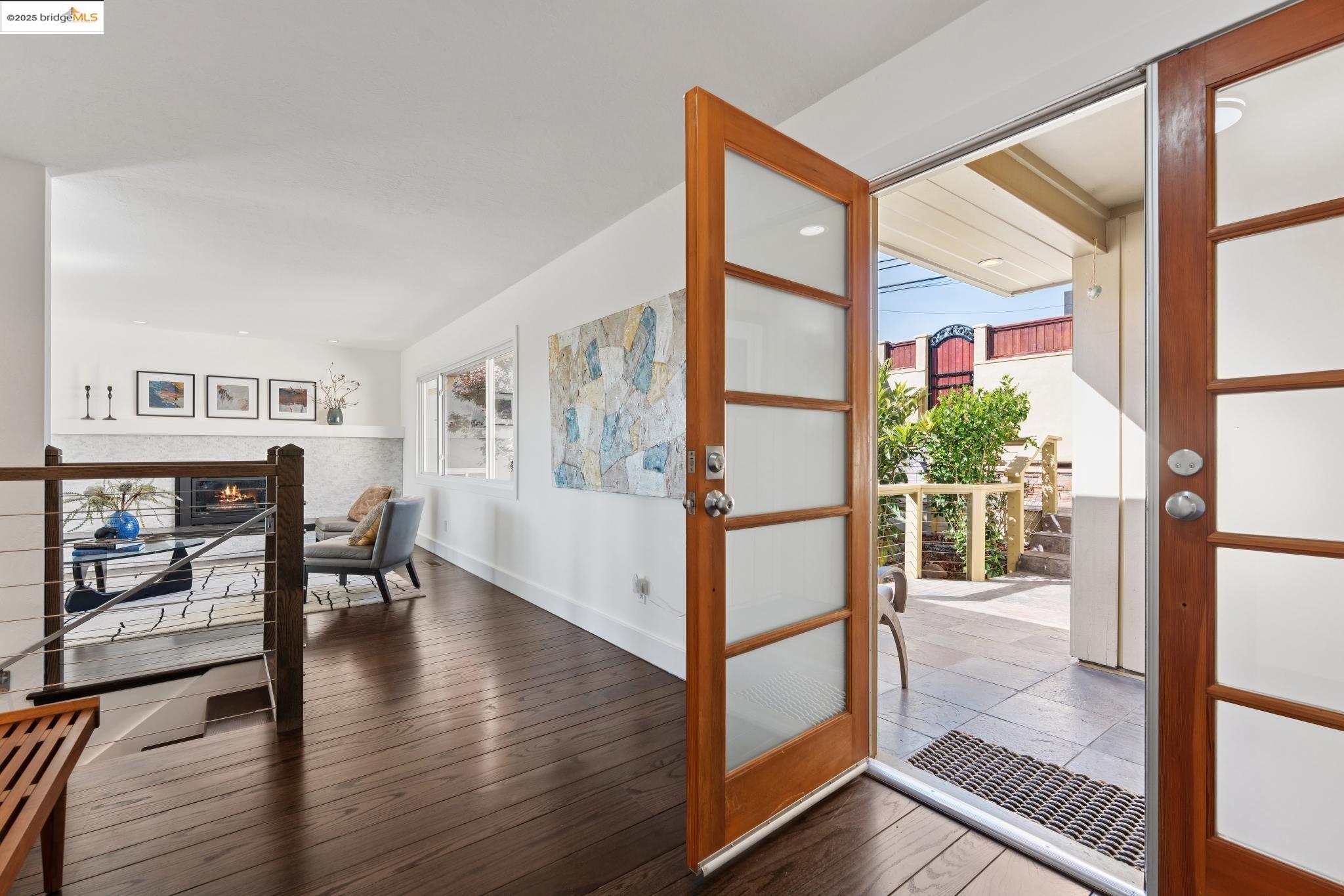 Detail Gallery Image 4 of 58 For 5958 Colton Blvd., Oakland,  CA 94611 - 3 Beds | 2/1 Baths