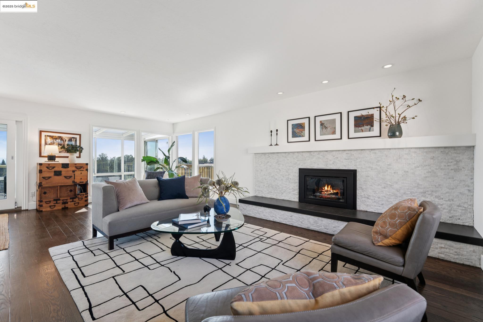 Detail Gallery Image 5 of 58 For 5958 Colton Blvd., Oakland,  CA 94611 - 3 Beds | 2/1 Baths