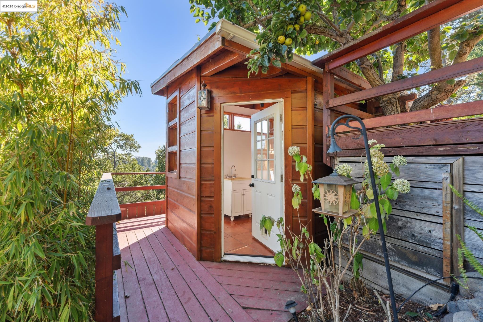 Detail Gallery Image 50 of 58 For 5958 Colton Blvd., Oakland,  CA 94611 - 3 Beds | 2/1 Baths
