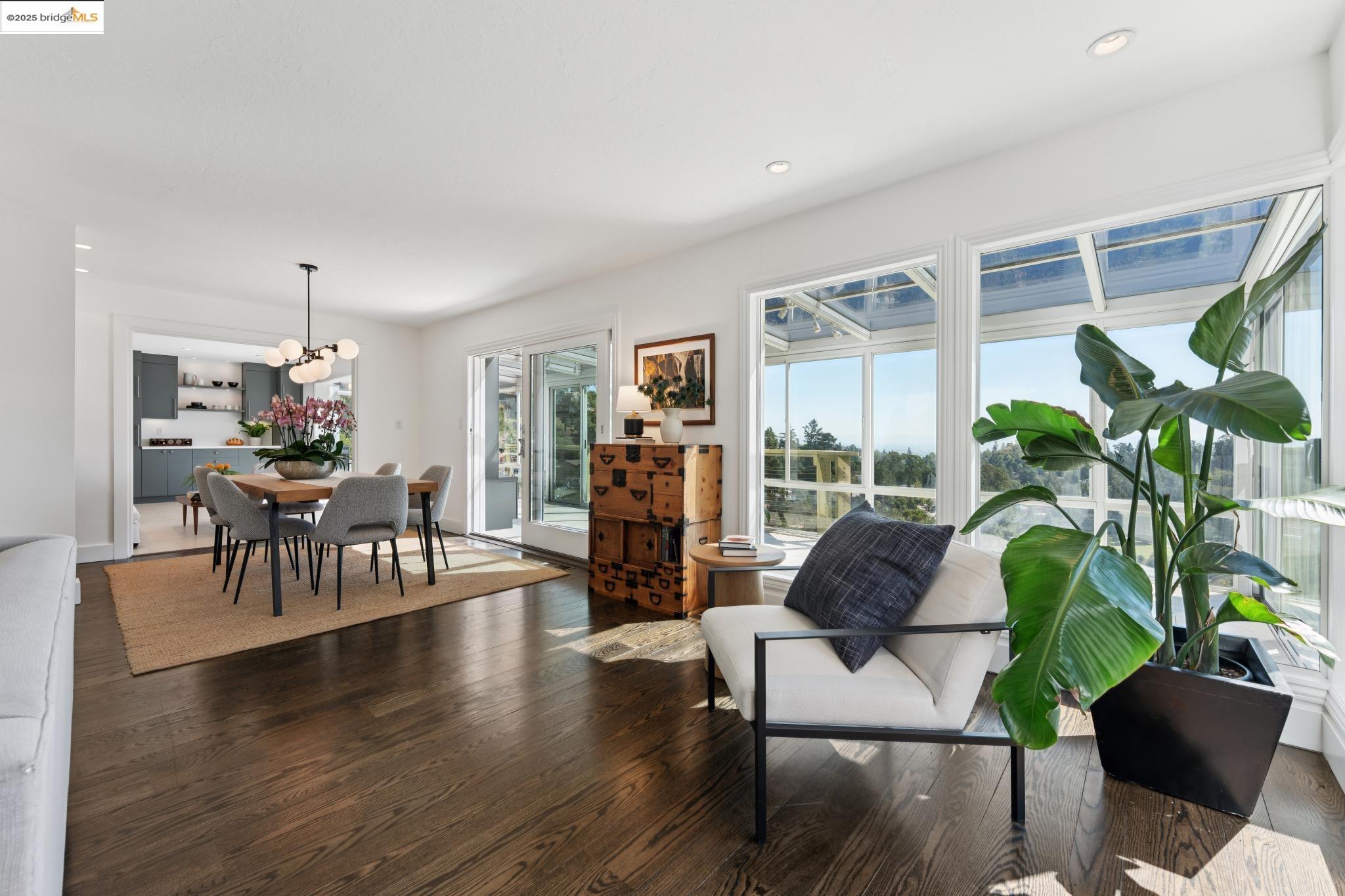 Detail Gallery Image 6 of 58 For 5958 Colton Blvd., Oakland,  CA 94611 - 3 Beds | 2/1 Baths