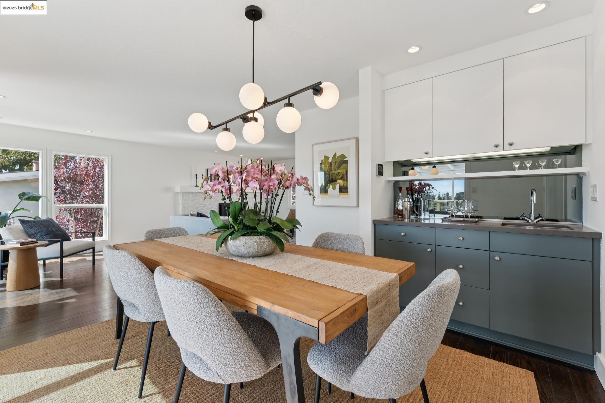 Detail Gallery Image 8 of 58 For 5958 Colton Blvd., Oakland,  CA 94611 - 3 Beds | 2/1 Baths