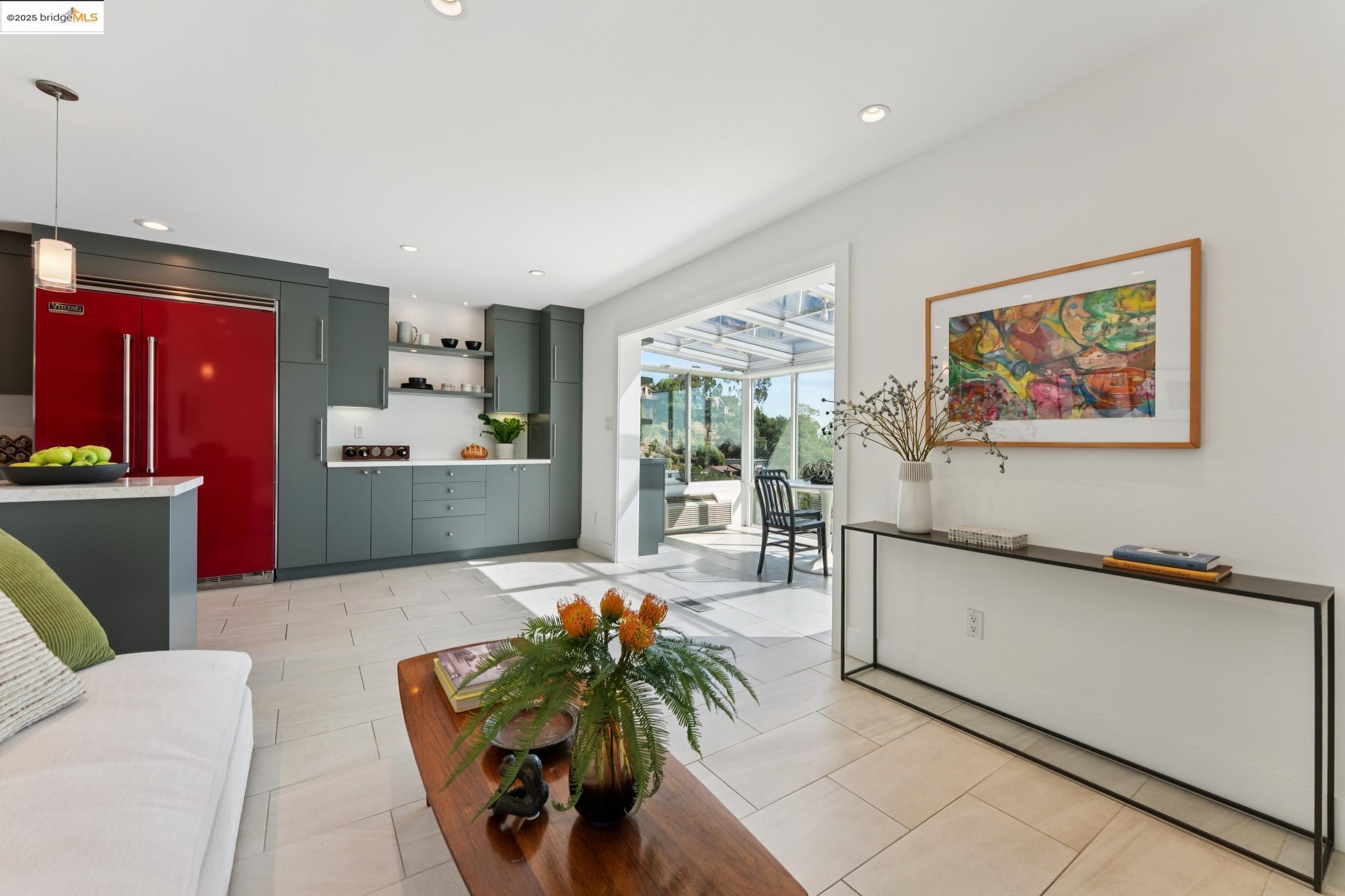 Detail Gallery Image 10 of 58 For 5958 Colton Blvd., Oakland,  CA 94611 - 3 Beds | 2/1 Baths