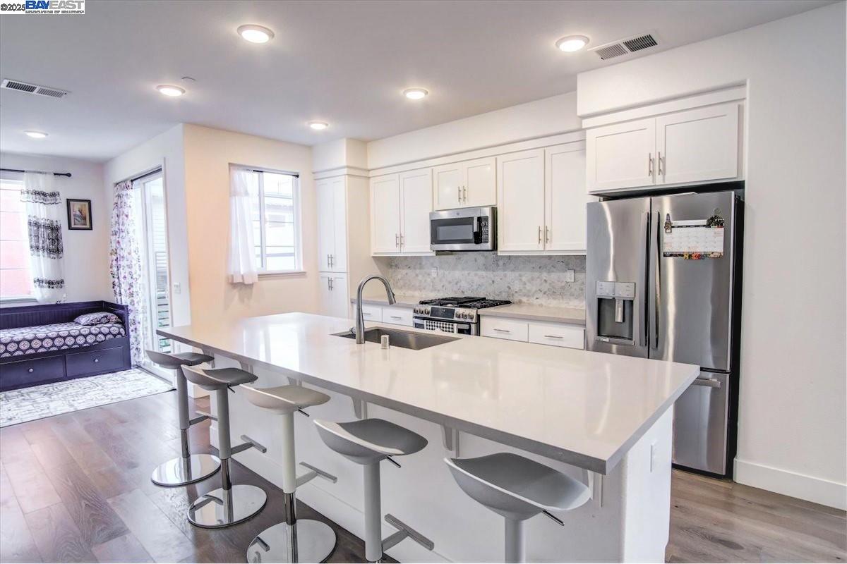 Detail Gallery Image 2 of 35 For 29322 Hub Ln, Hayward,  CA 94544 - 3 Beds | 3/1 Baths
