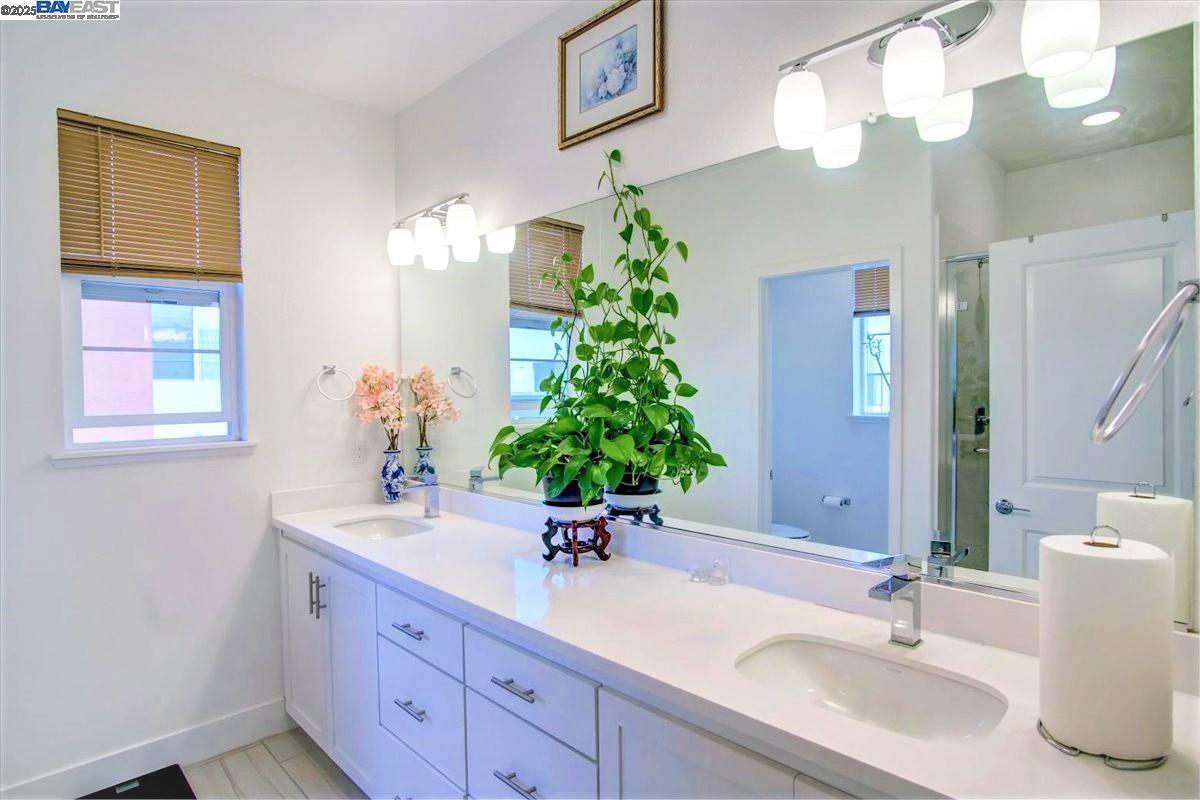 Detail Gallery Image 14 of 35 For 29322 Hub Ln, Hayward,  CA 94544 - 3 Beds | 3/1 Baths