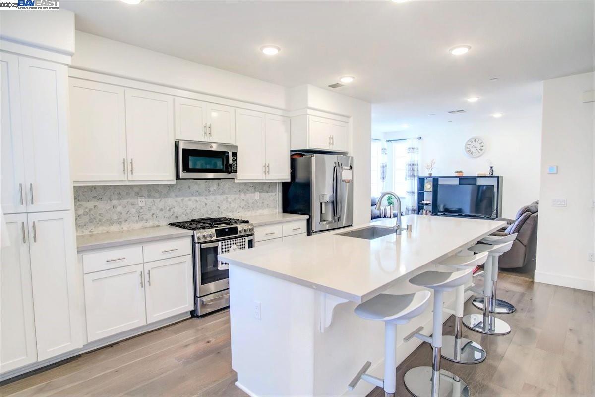 Detail Gallery Image 3 of 35 For 29322 Hub Ln, Hayward,  CA 94544 - 3 Beds | 3/1 Baths