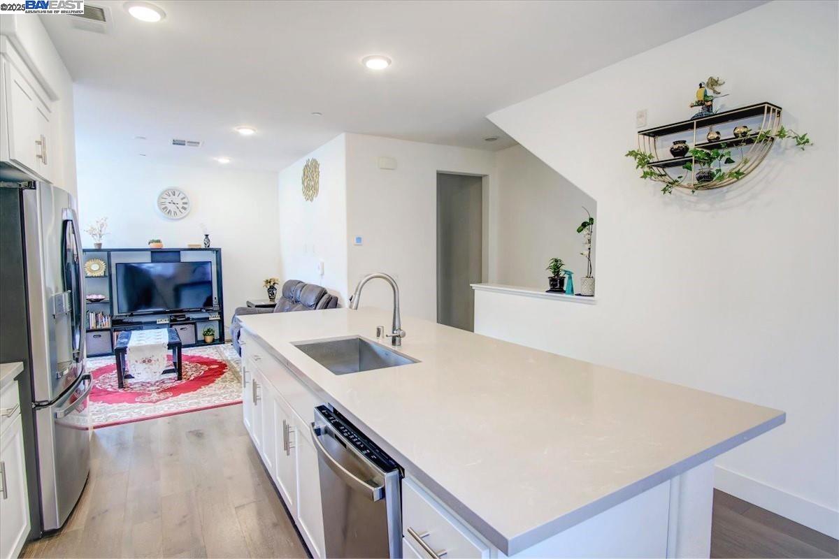 Detail Gallery Image 4 of 35 For 29322 Hub Ln, Hayward,  CA 94544 - 3 Beds | 3/1 Baths