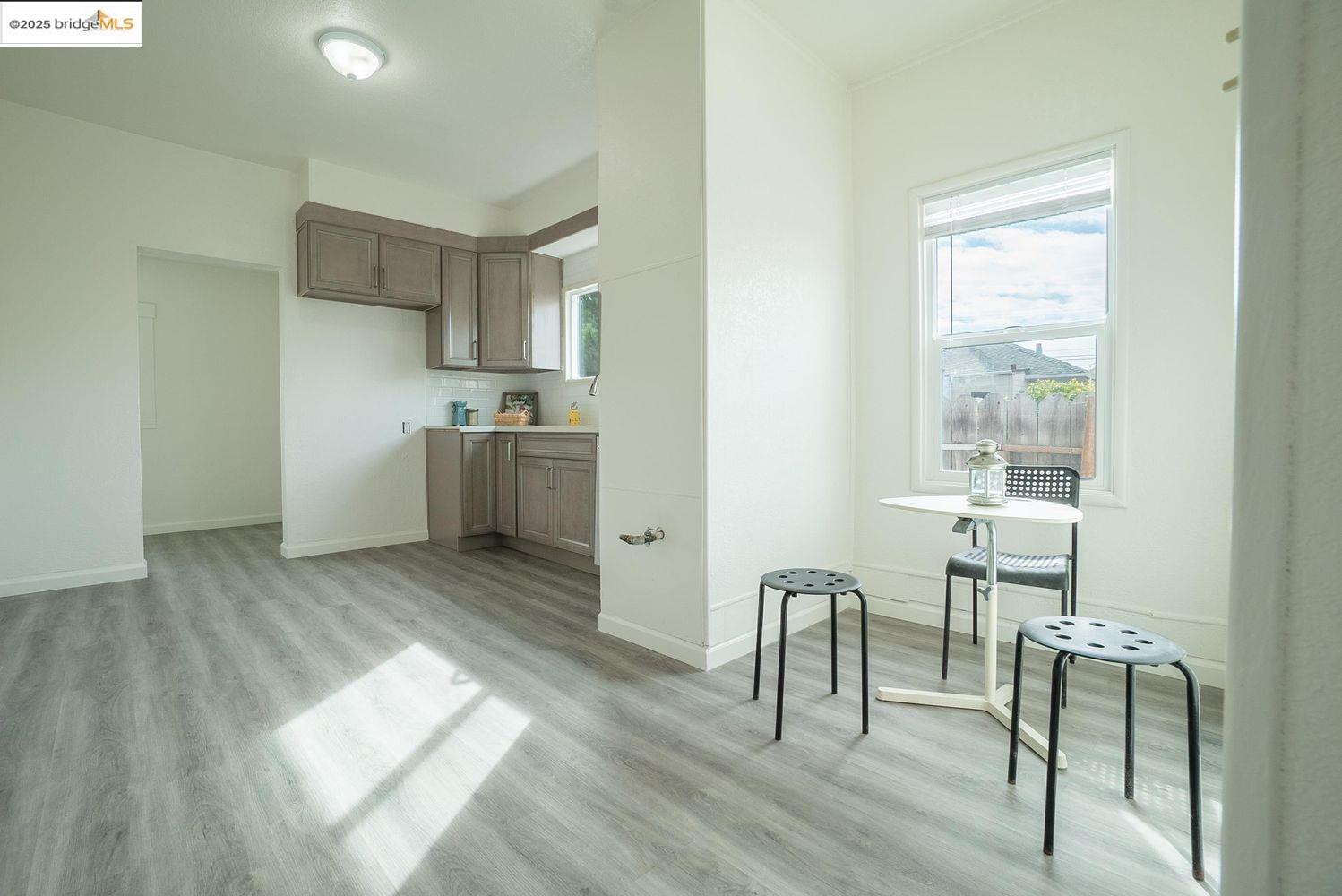 Detail Gallery Image 5 of 12 For 2709 California Street, Berkeley,  CA 94703 - 2 Beds | 1 Baths