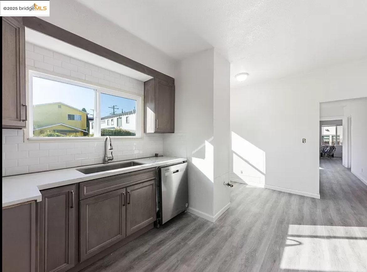 Detail Gallery Image 7 of 12 For 2709 California Street, Berkeley,  CA 94703 - 2 Beds | 1 Baths