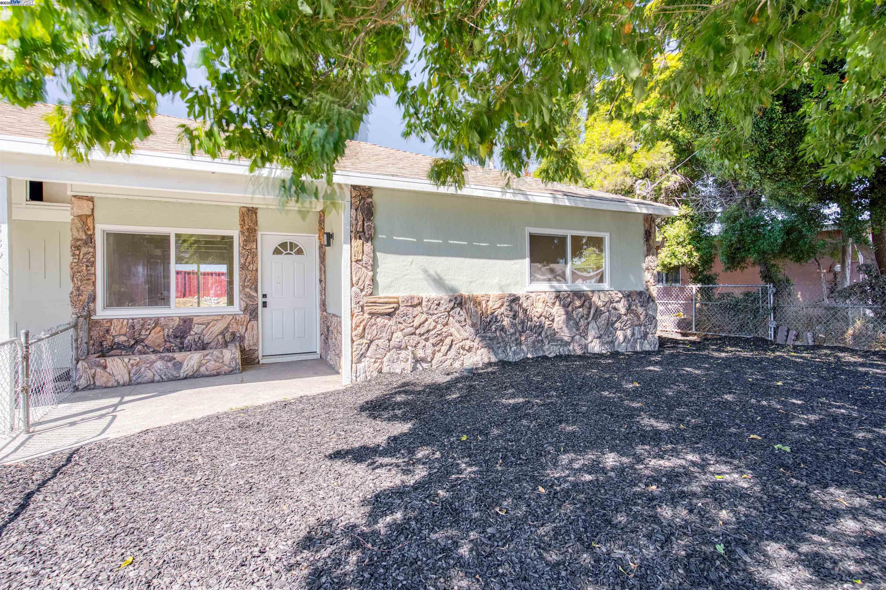 Detail Gallery Image 2 of 26 For 1339 Lettia Rd, San Pablo,  CA 94806 - 3 Beds | 1 Baths