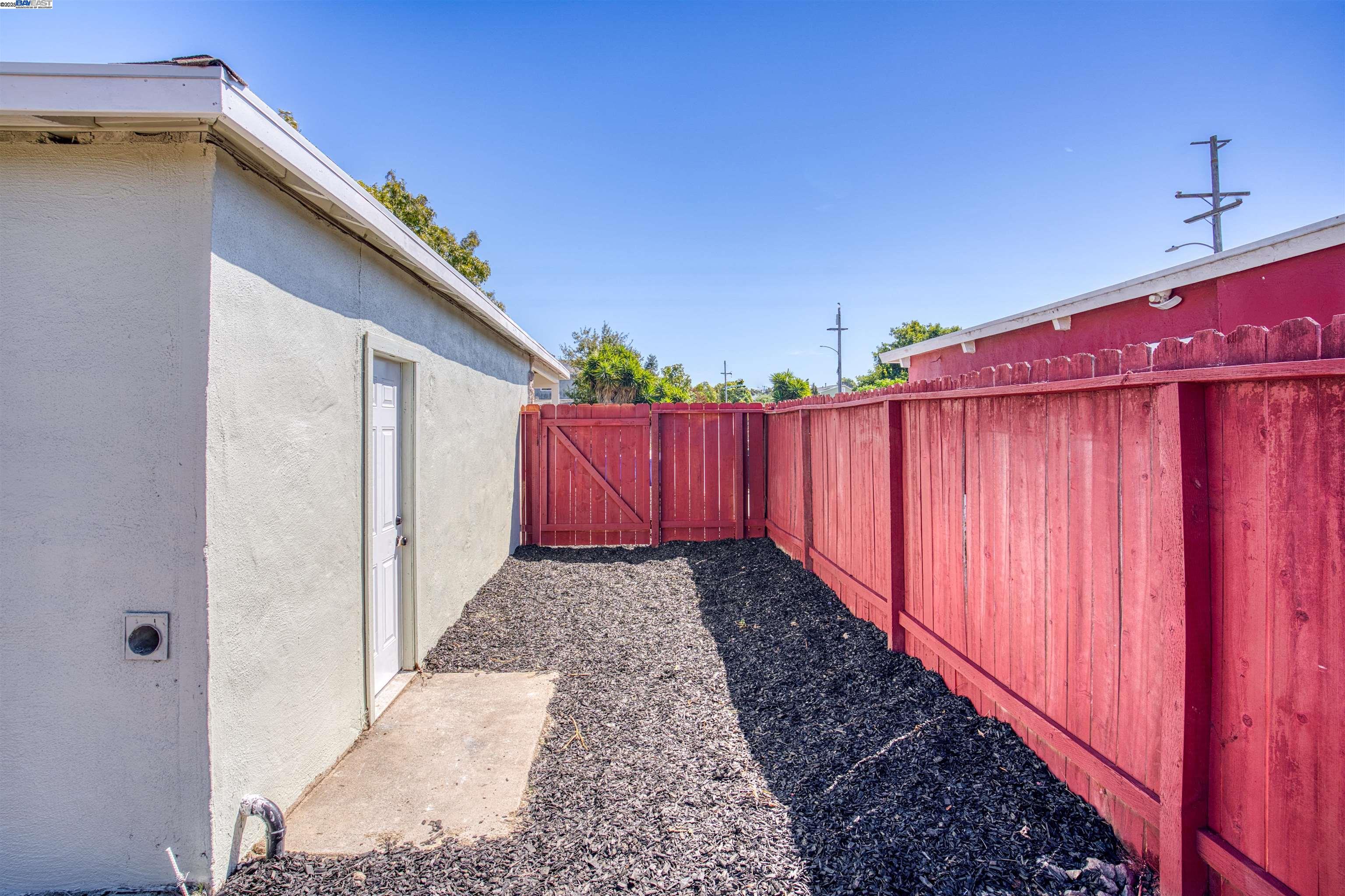 Detail Gallery Image 20 of 26 For 1339 Lettia Rd, San Pablo,  CA 94806 - 3 Beds | 1 Baths