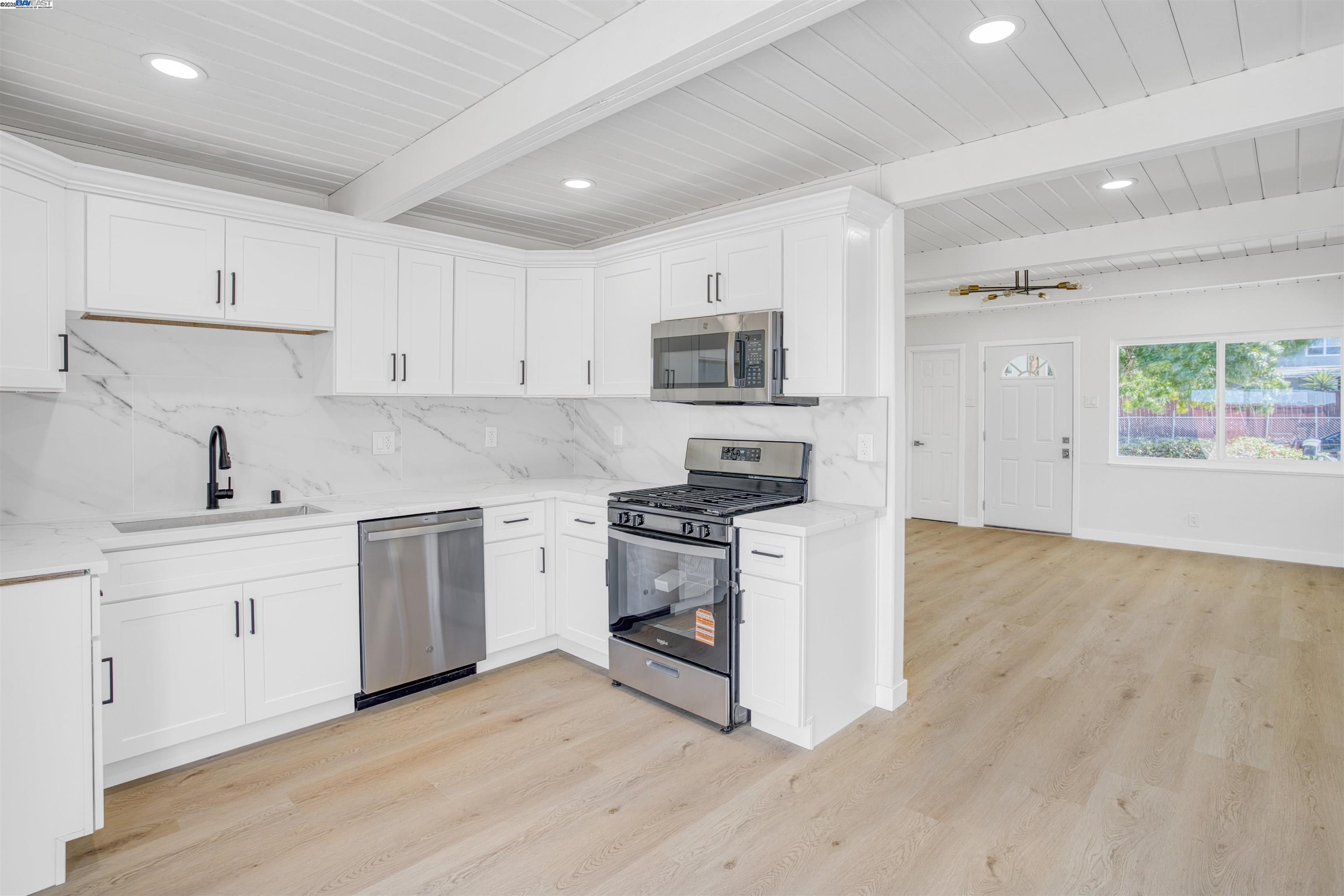 Detail Gallery Image 9 of 26 For 1339 Lettia Rd, San Pablo,  CA 94806 - 3 Beds | 1 Baths