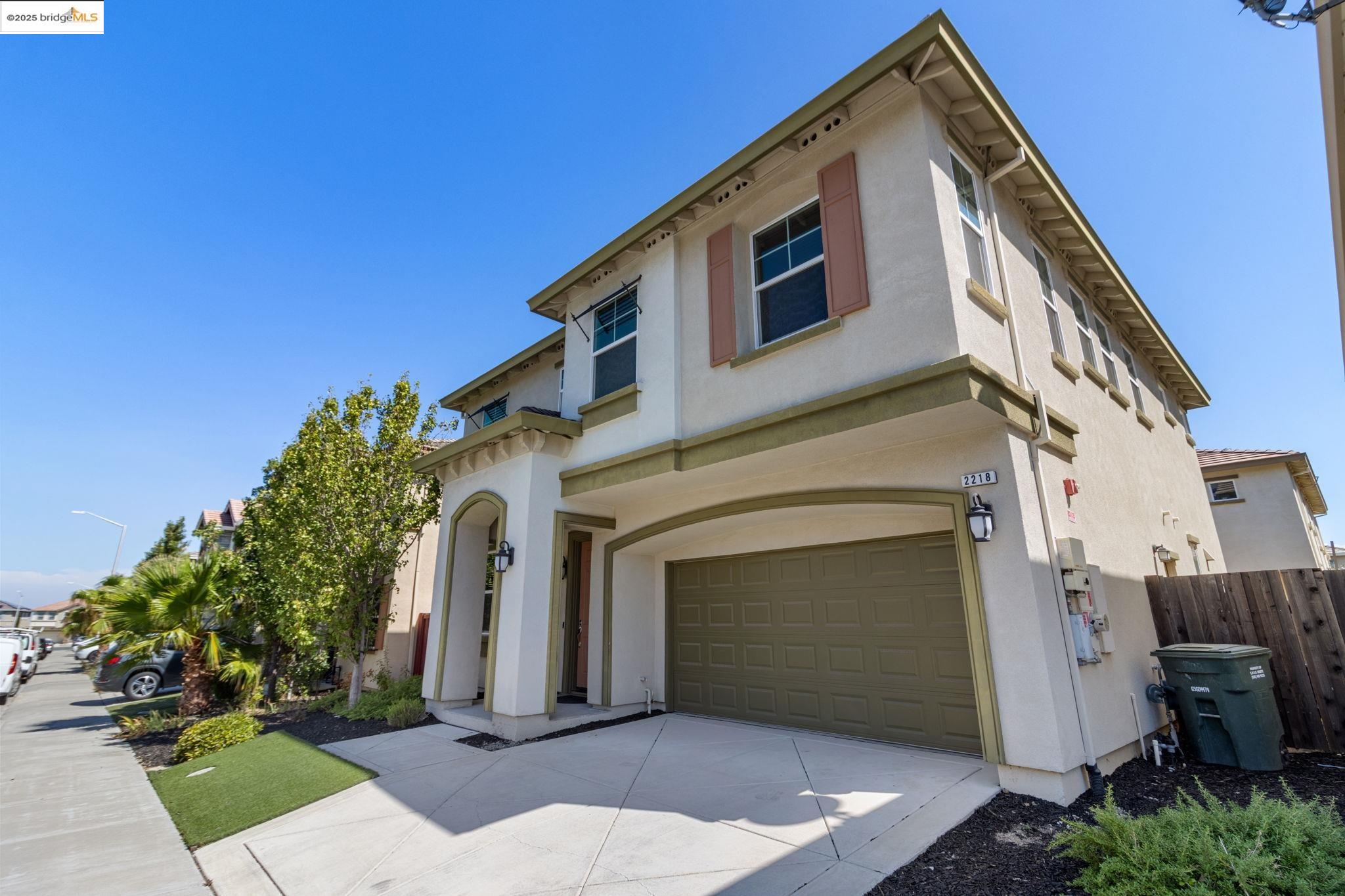 Detail Gallery Image 2 of 52 For 2218 Toscana Dr, Pittsburg,  CA 94565 - 5 Beds | 3 Baths