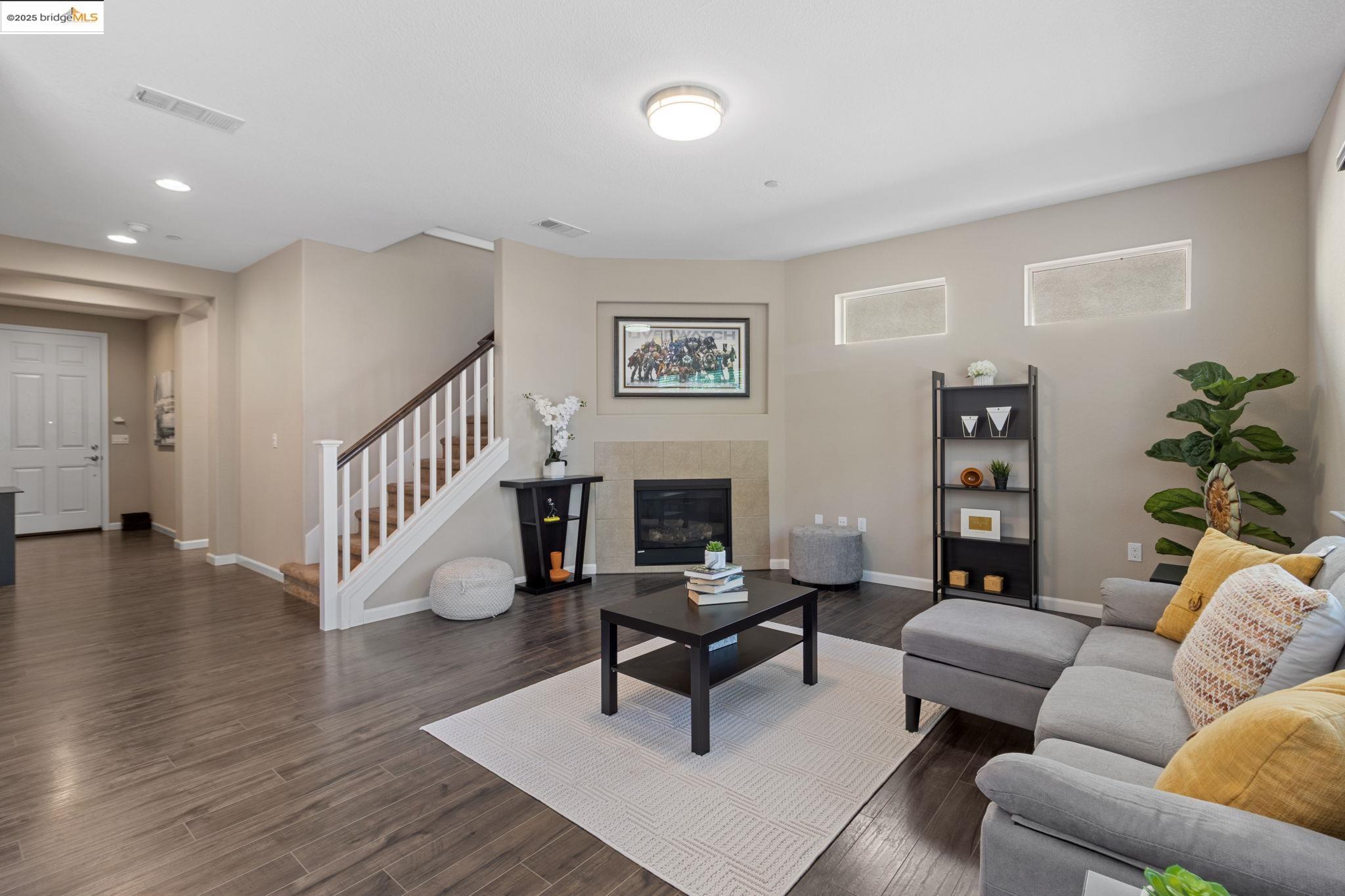 Detail Gallery Image 12 of 52 For 2218 Toscana Dr, Pittsburg,  CA 94565 - 5 Beds | 3 Baths