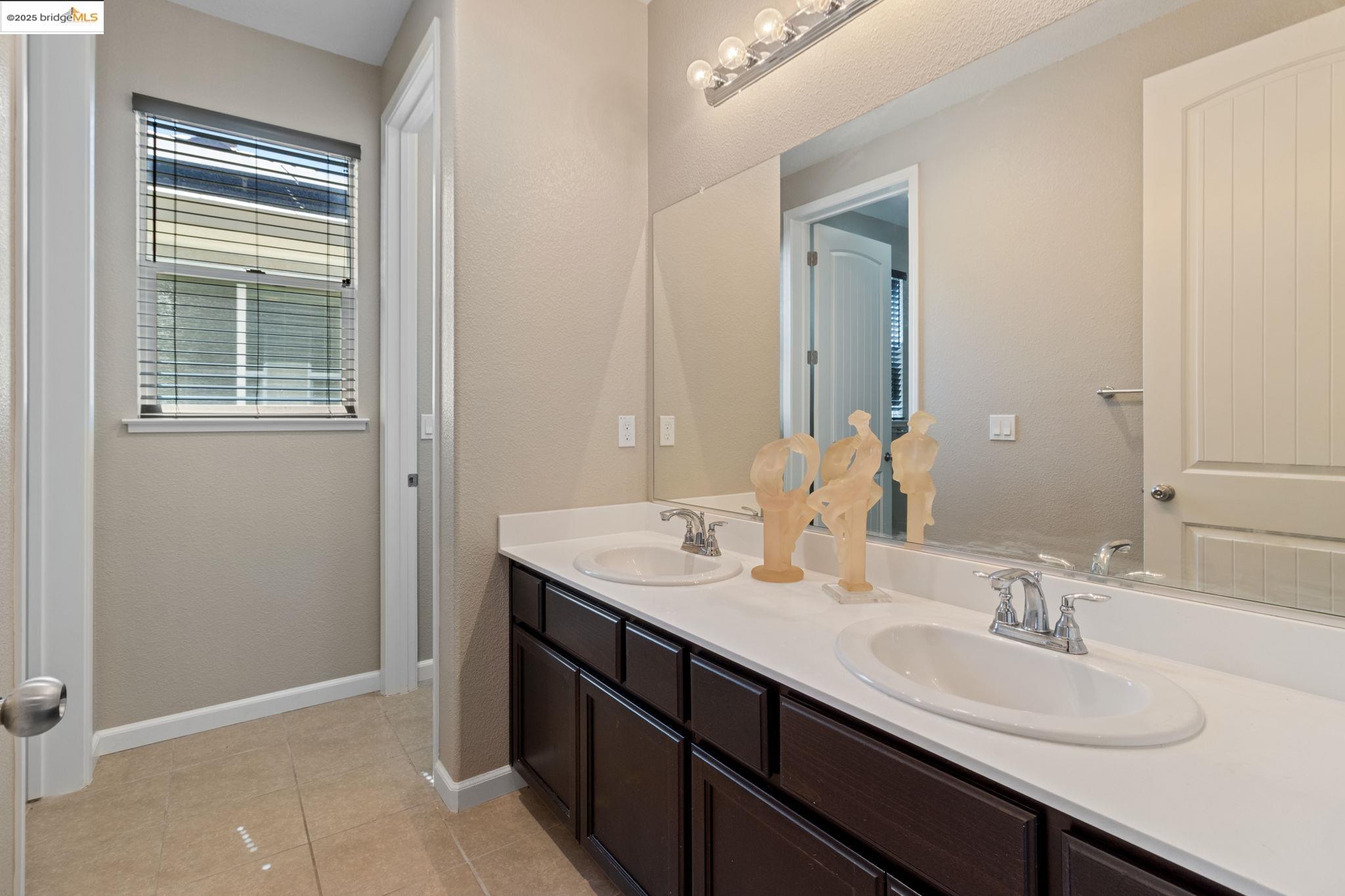 Detail Gallery Image 31 of 52 For 2218 Toscana Dr, Pittsburg,  CA 94565 - 5 Beds | 3 Baths