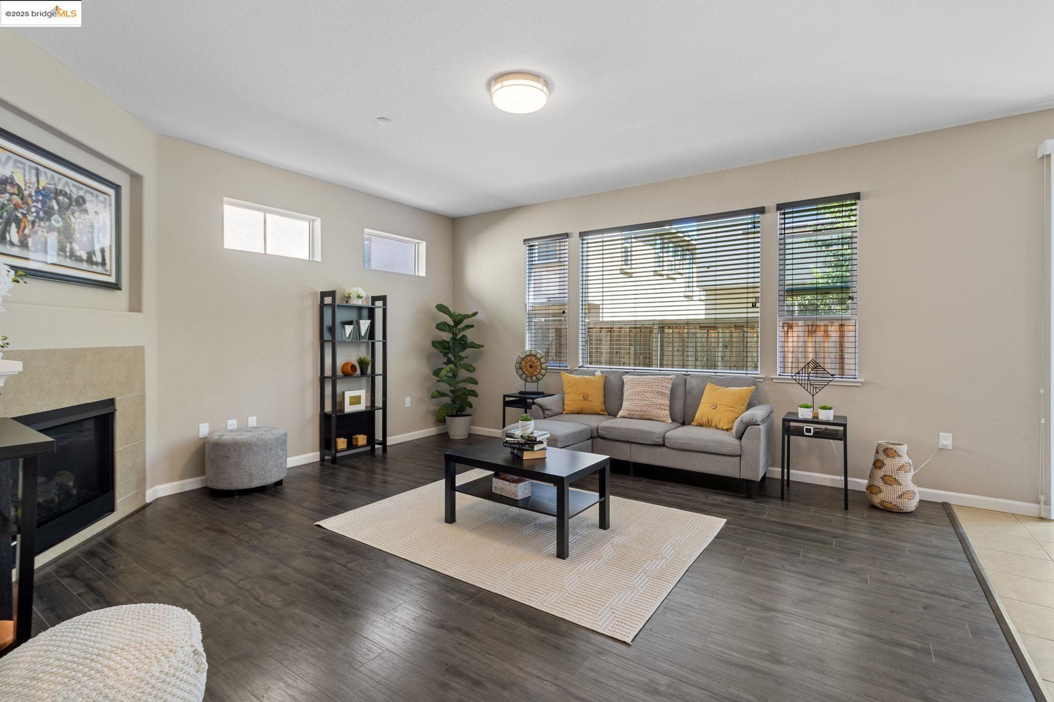 Detail Gallery Image 10 of 52 For 2218 Toscana Dr, Pittsburg,  CA 94565 - 5 Beds | 3 Baths