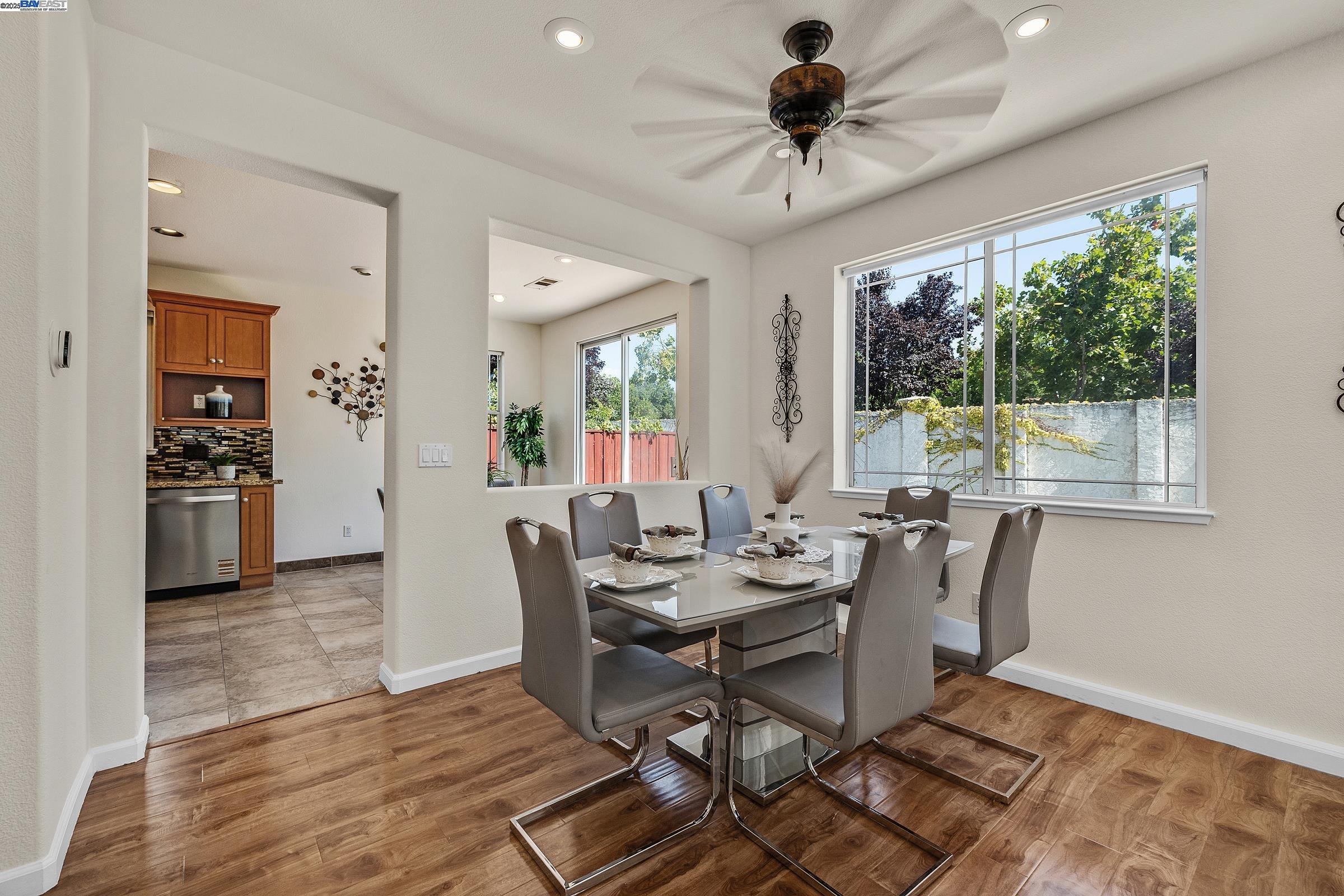 Detail Gallery Image 8 of 35 For 100 Arroyo Ct, Union City,  CA 94587 - 3 Beds | 2/1 Baths